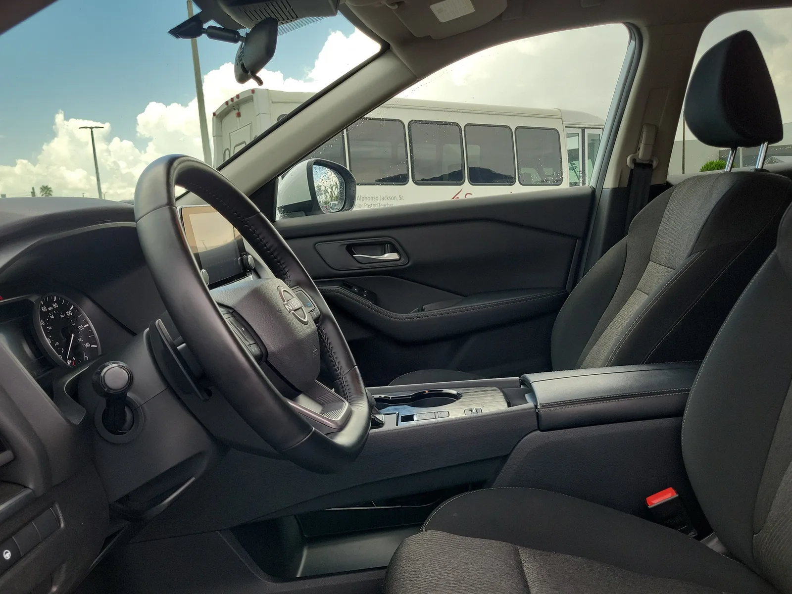 2025 Nissan Rogue SV photo 11