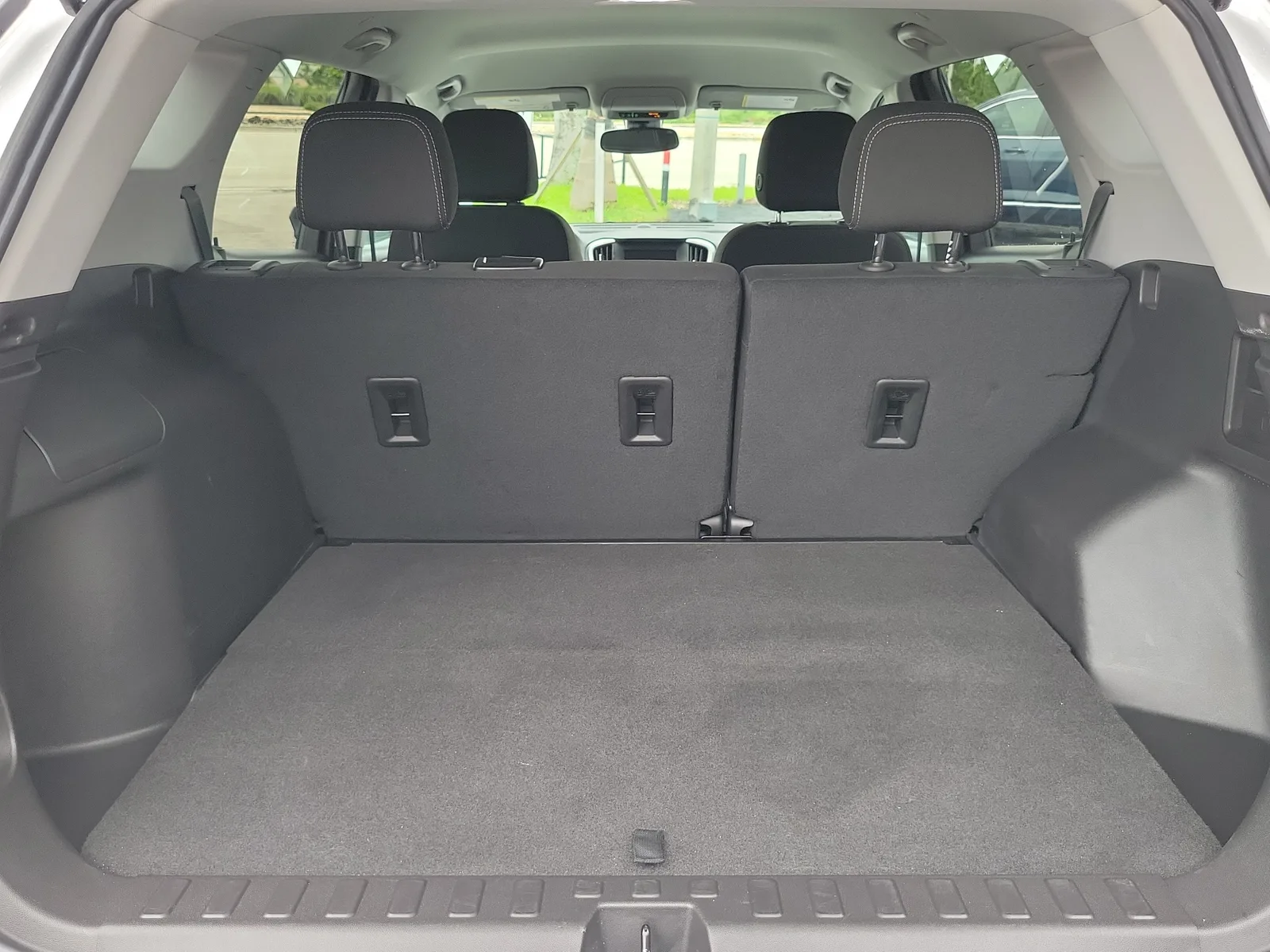 2024 GMC Terrain SLE photo 16