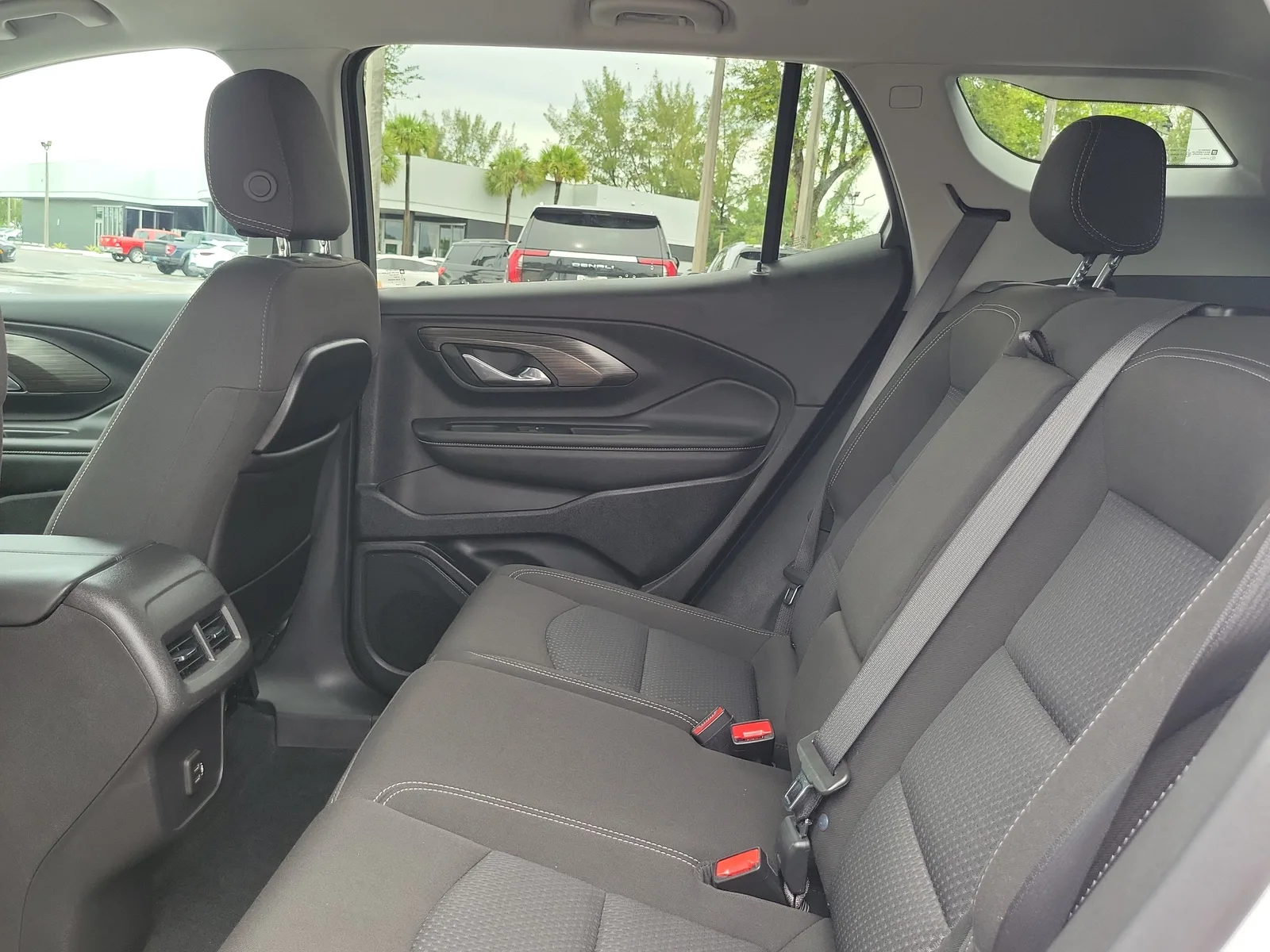 2024 GMC Terrain SLE photo 13