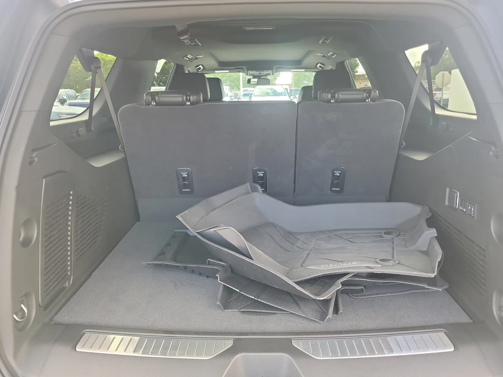 2025 Chevrolet Suburban RST Diesel photo 18