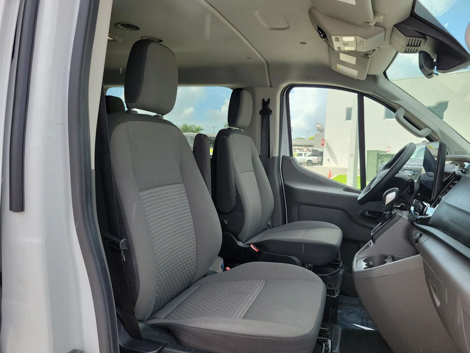 2024 Ford Transit Passenger Wagon XLT photo 31
