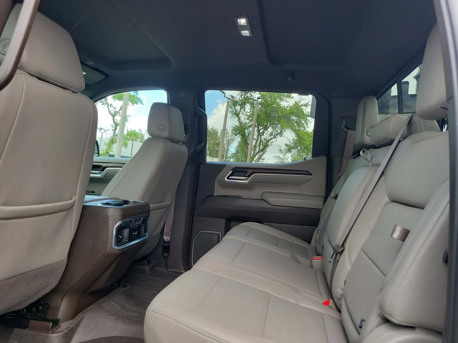 2023 GMC Sierra 1500 SLT photo 13