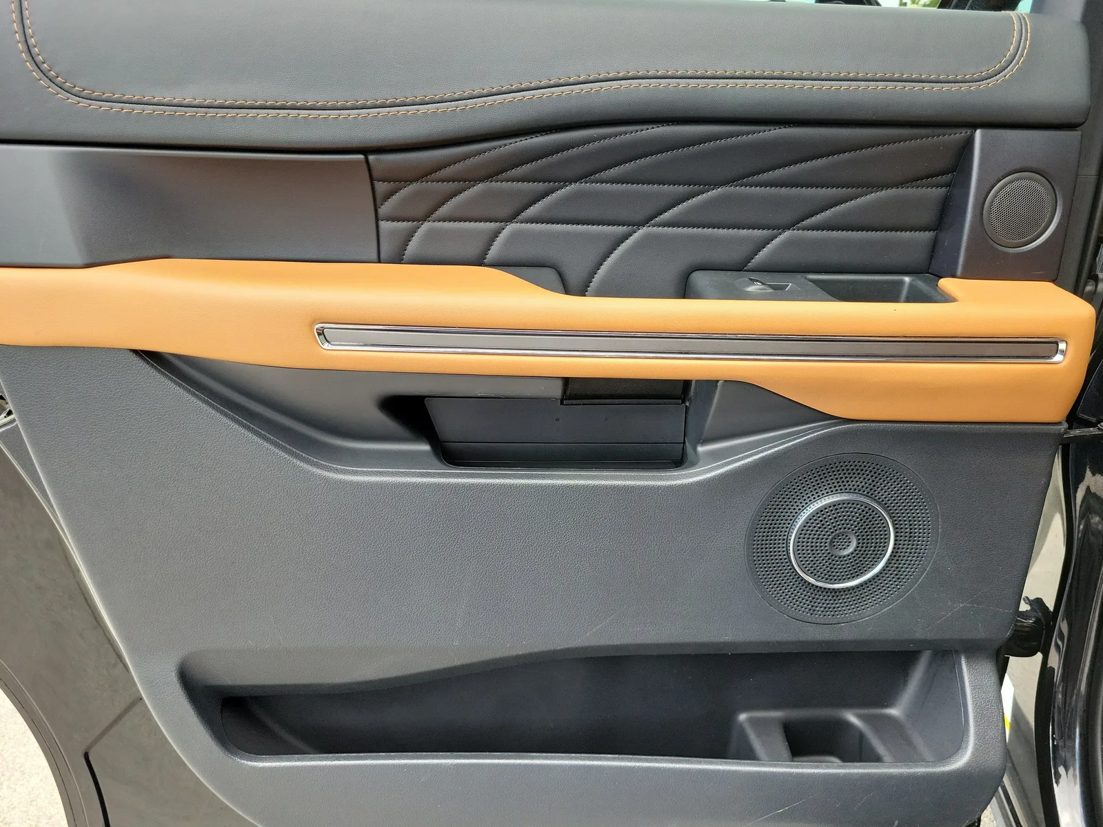 2023 Ford Expedition Max Platinum photo 22