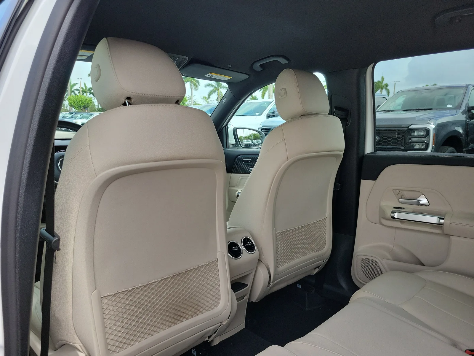 2025 Mercedes-Benz GLB GLB 250 photo 12