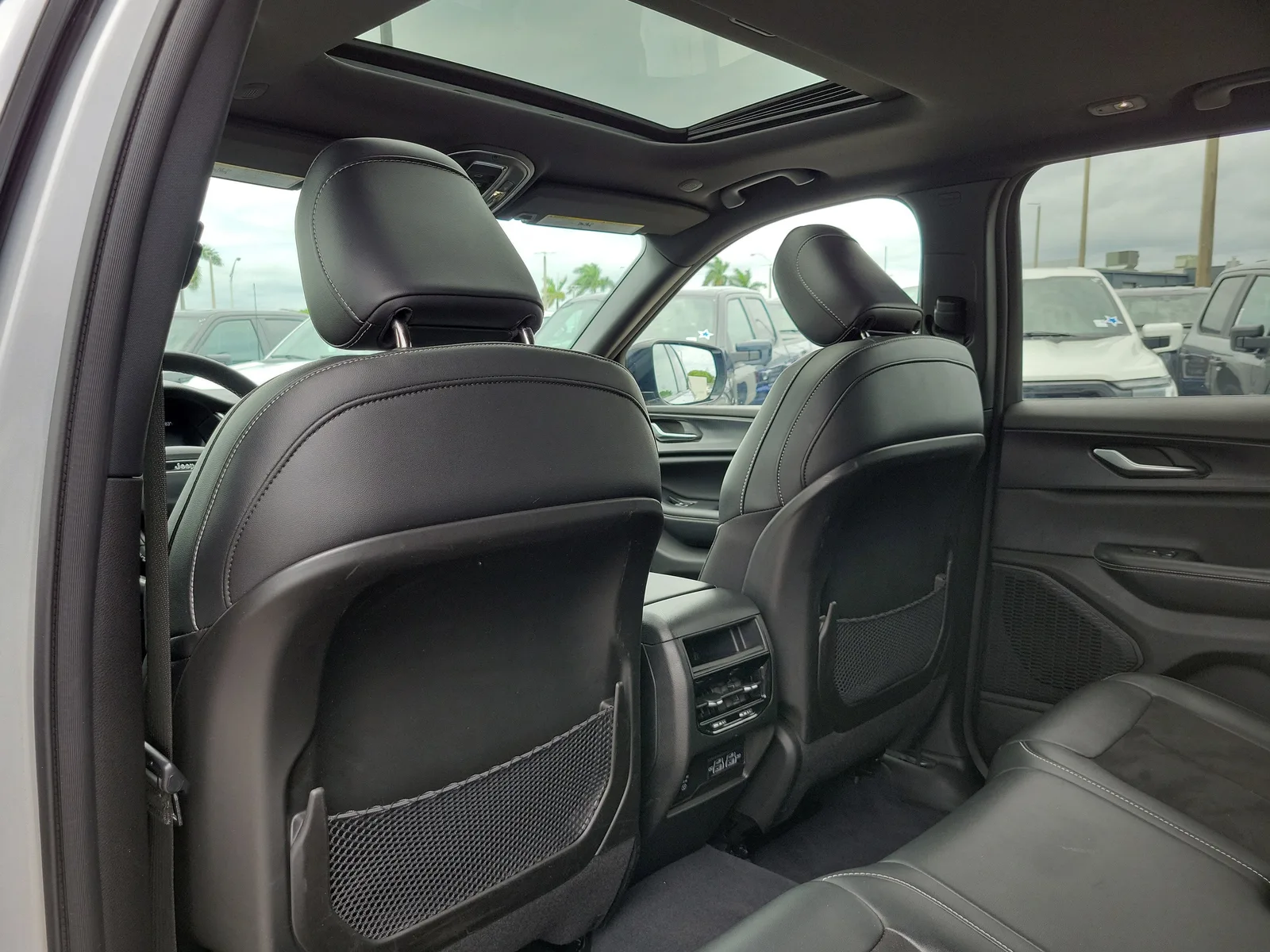2023 Jeep Grand Cherokee Altitude X 4WD photo 14