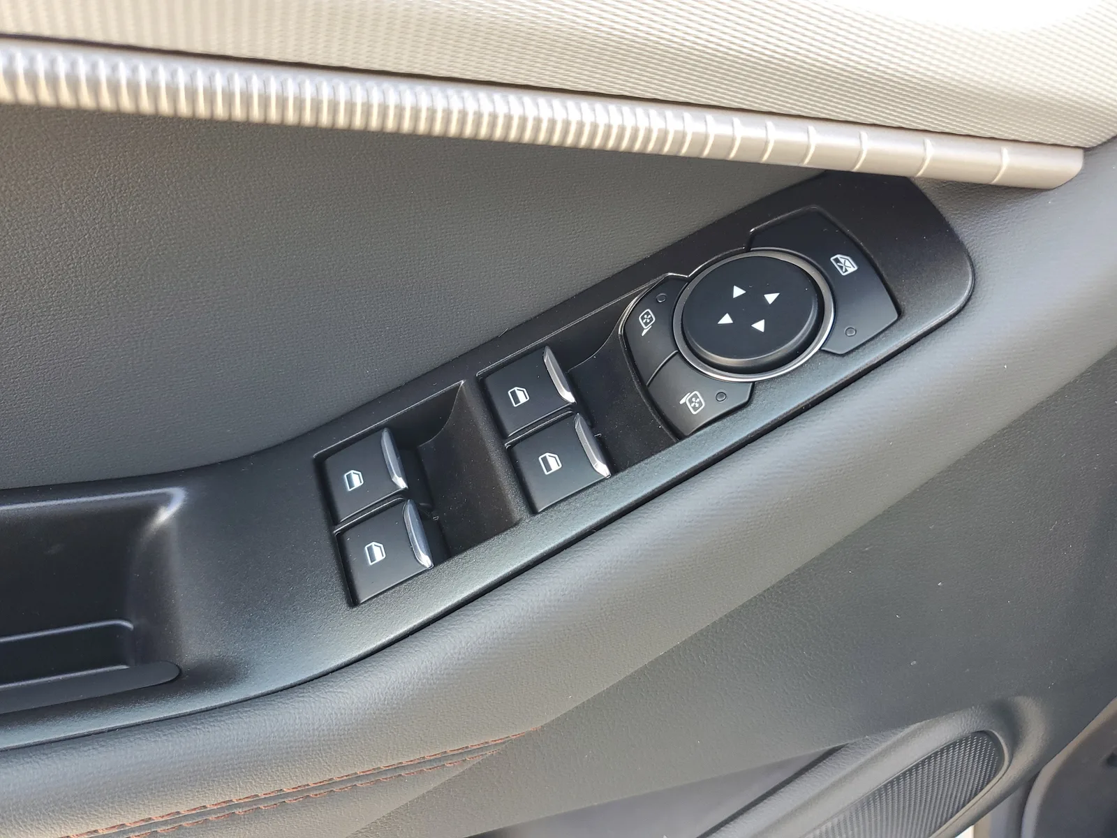 2026 Ford Explorer Active w/100A Pkg photo 28