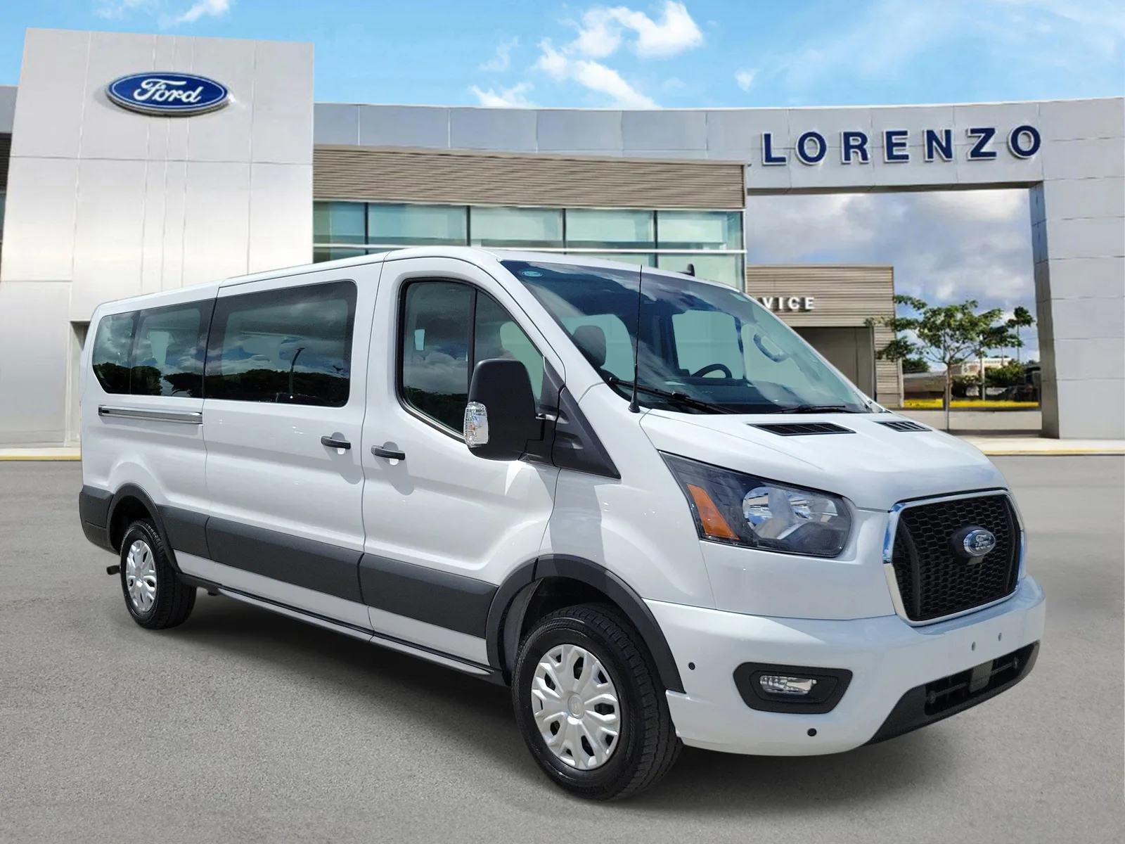 2025 Ford Transit Passenger Wagon XLT photo 3