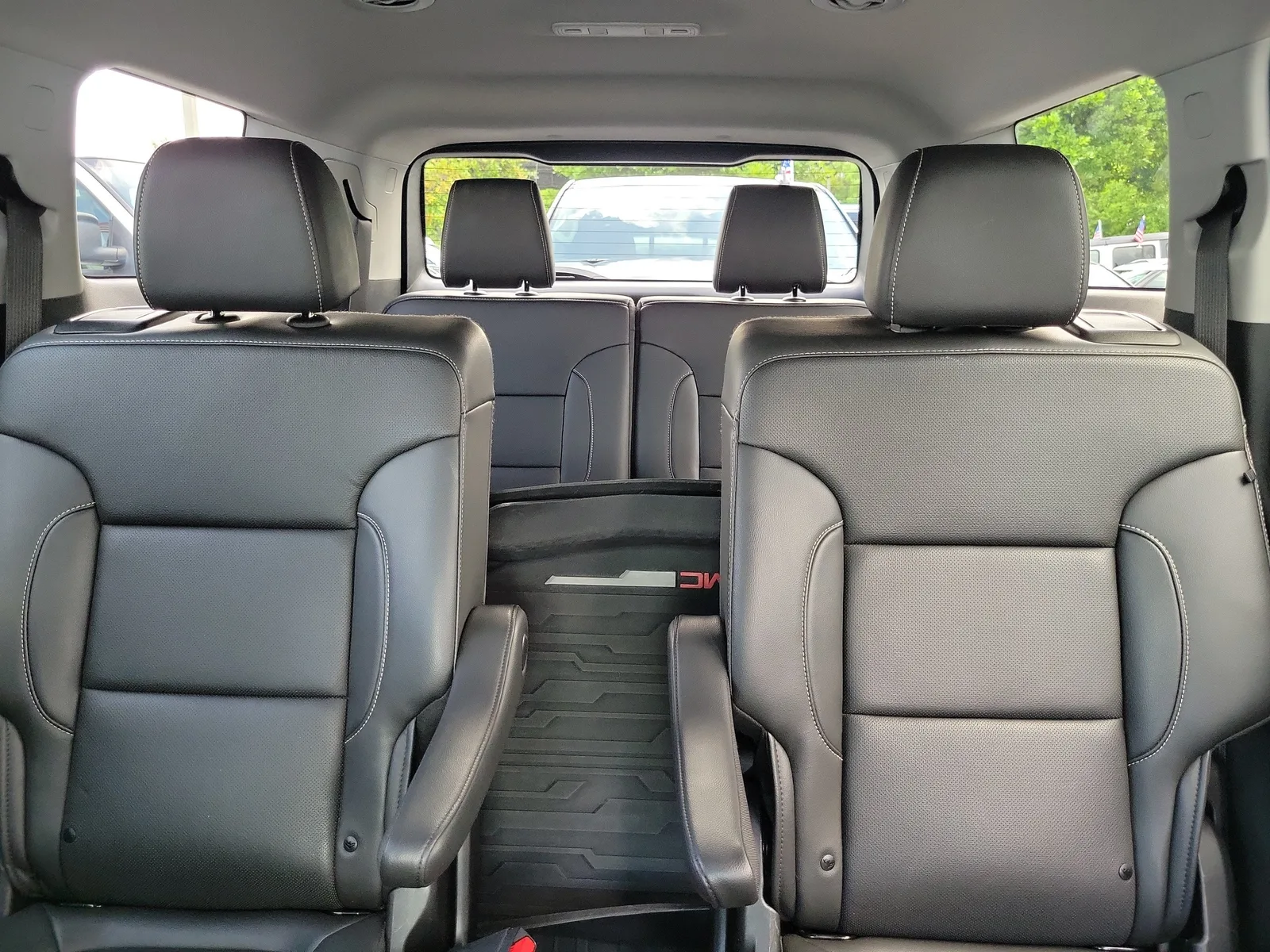2023 GMC Acadia SLT photo 29