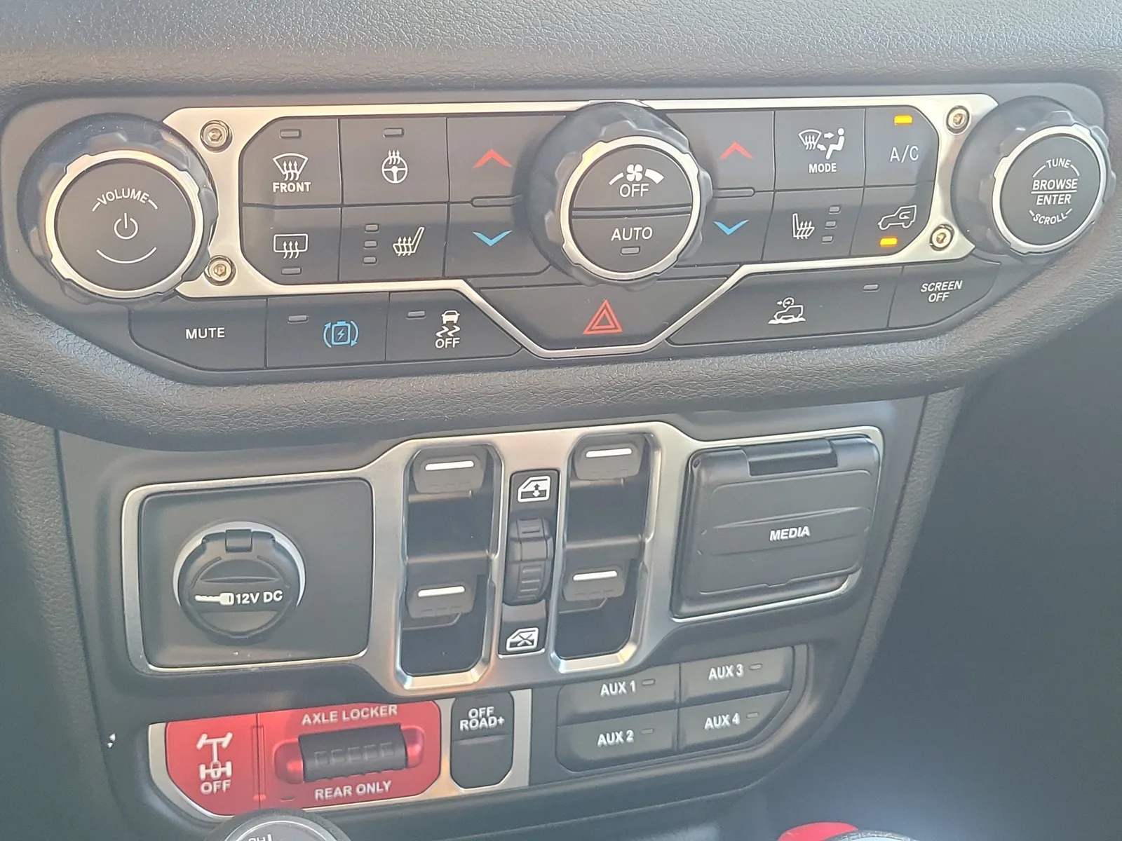 2025 Jeep Wrangler 4xe Willys 4WD photo 25