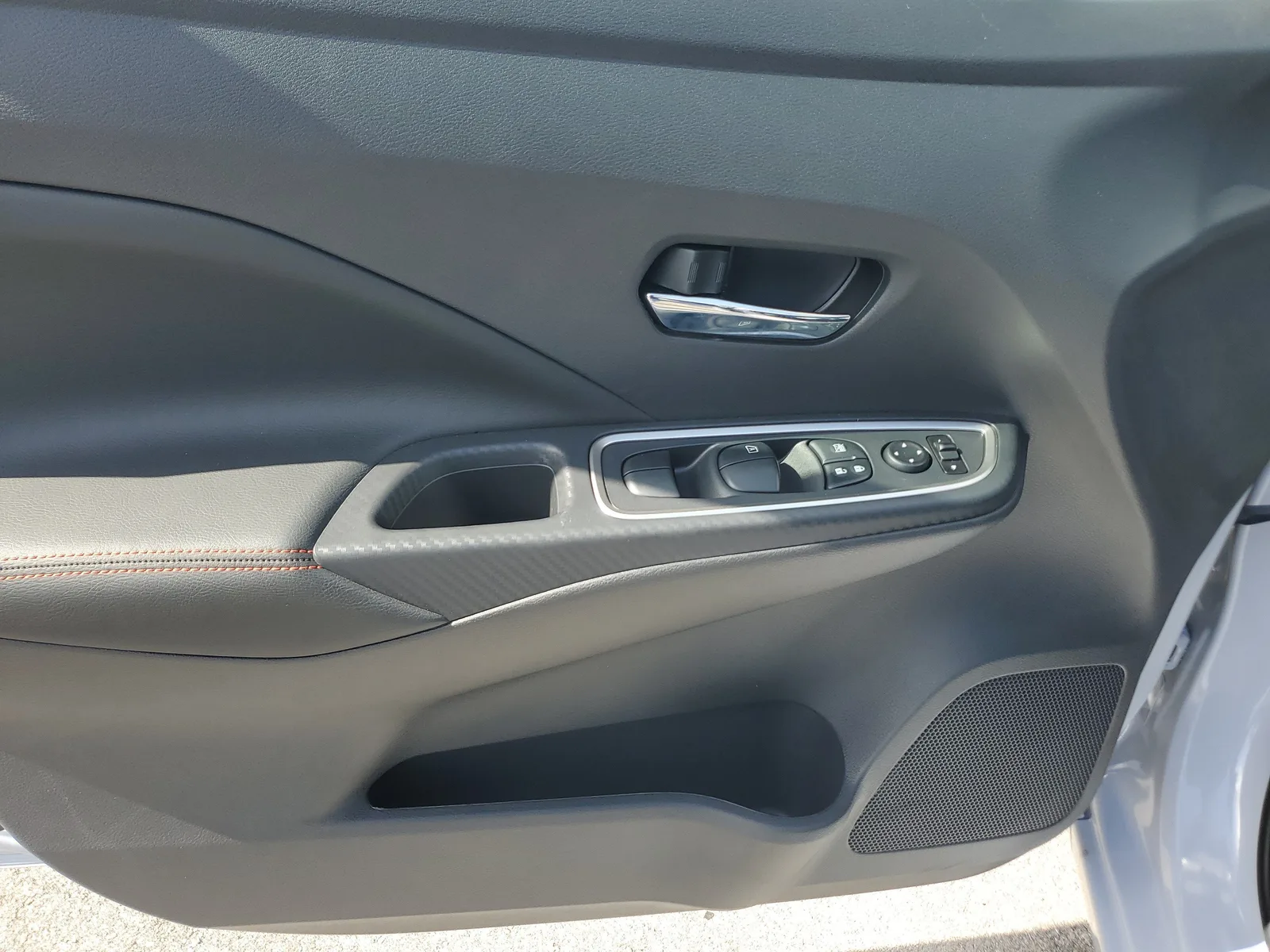 2025 Nissan Versa SR photo 21