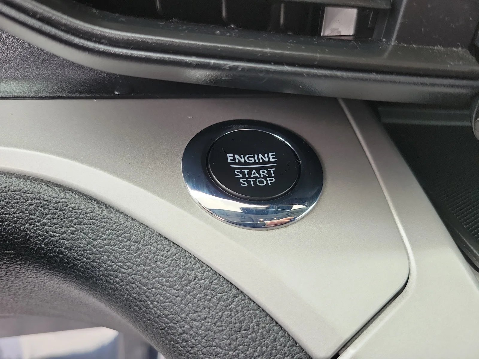 2024 Ford Explorer XLT photo 24