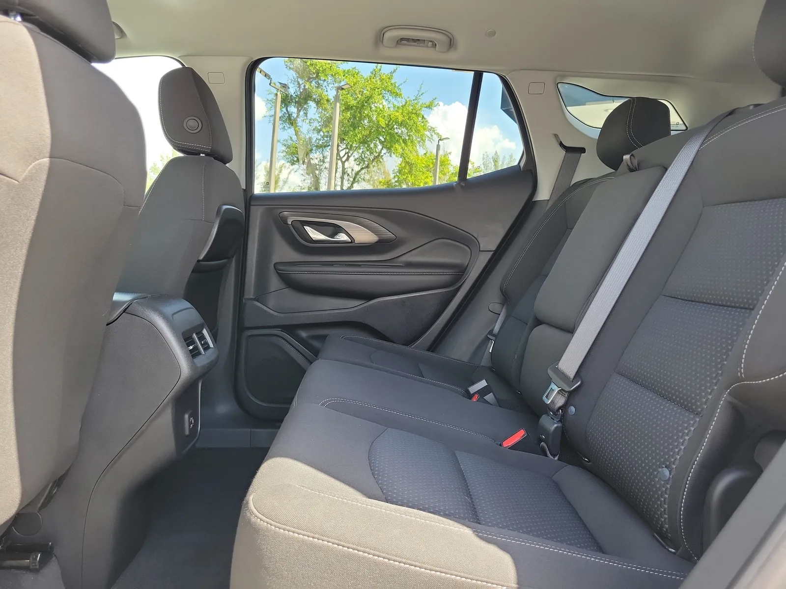 2023 GMC Terrain SLE photo 25