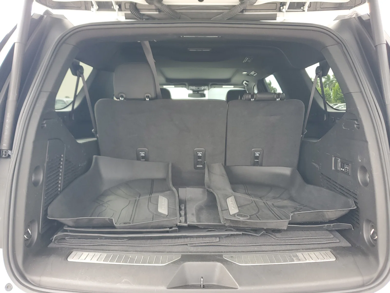 2023 Chevrolet Suburban Z71 4WD photo 16