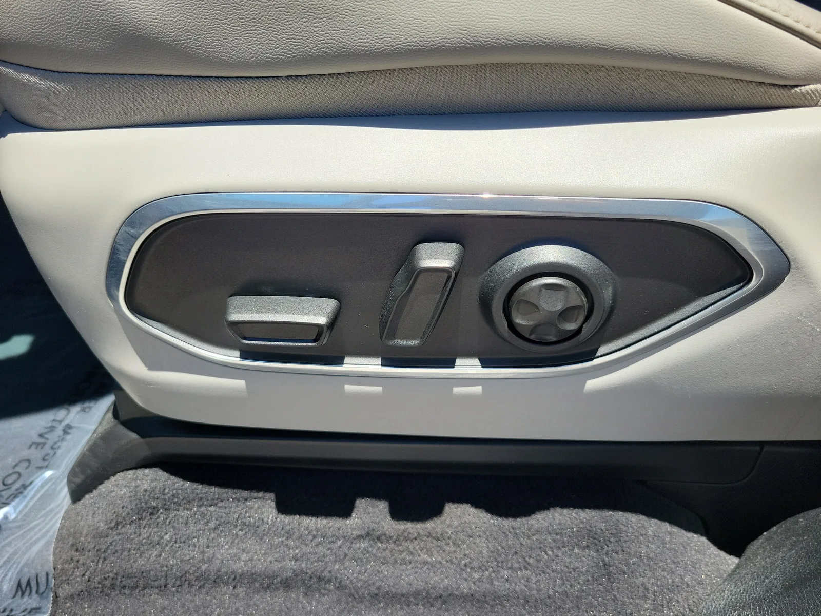 2023 Jeep Wagoneer Base photo 12