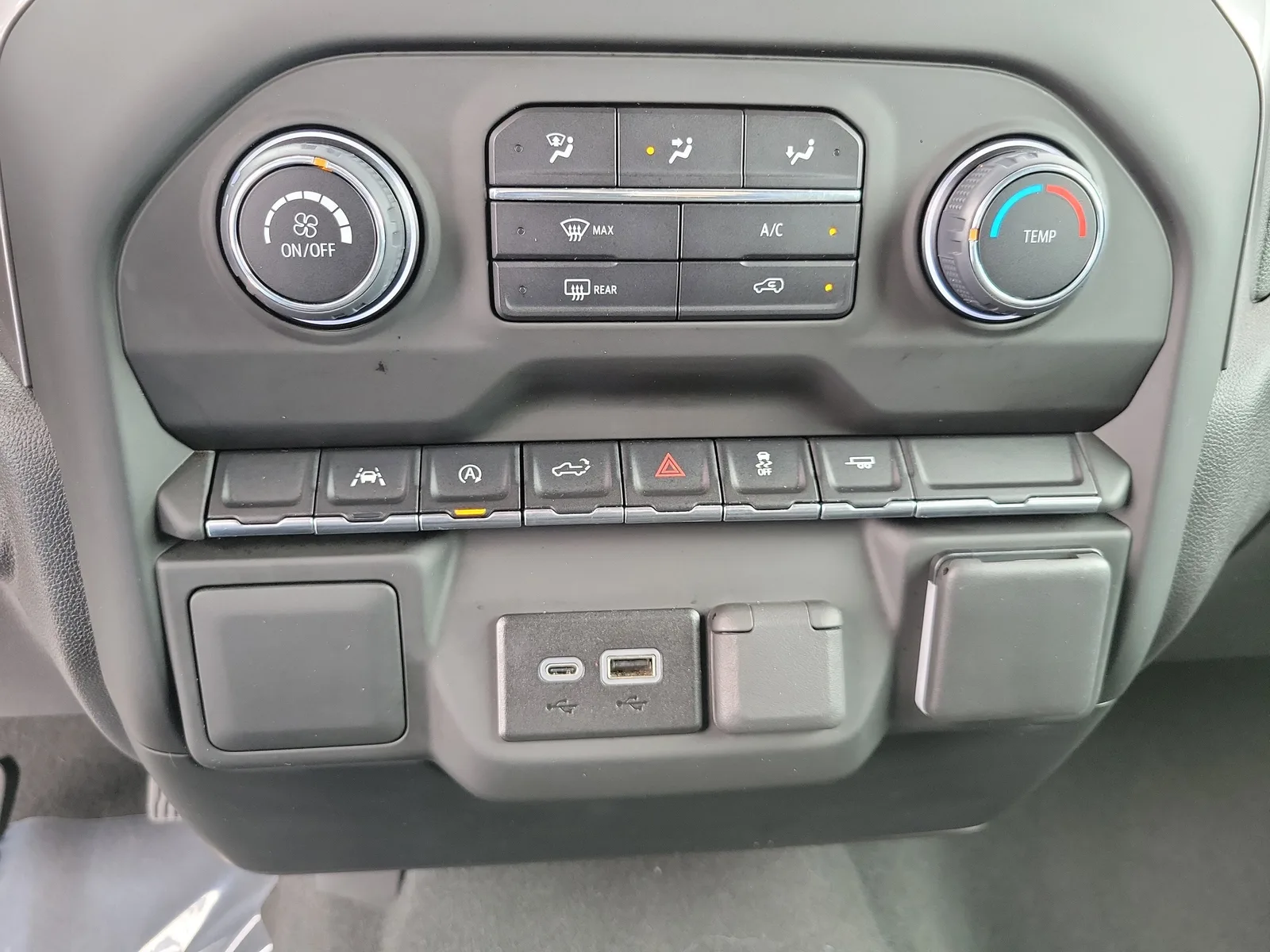 2024 Chevrolet Silverado 1500 Custom photo 29