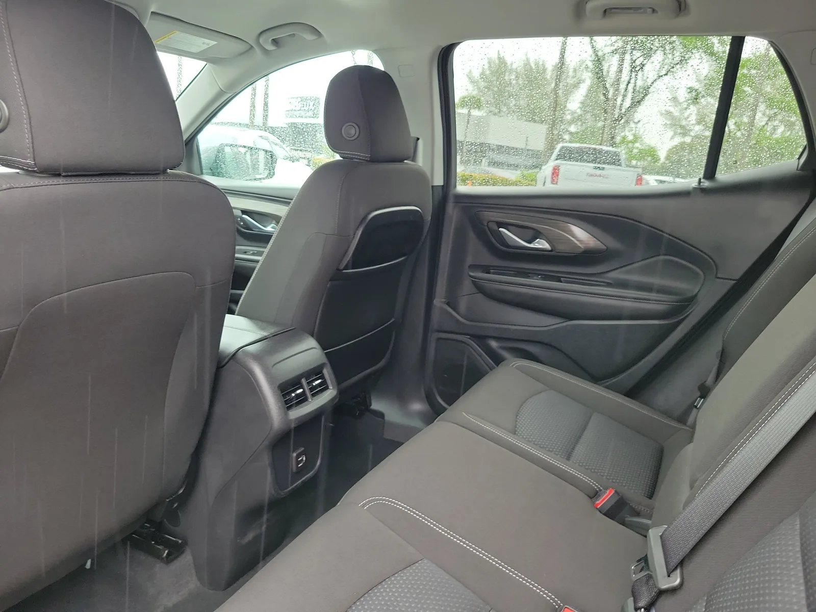 2023 GMC Terrain SLE photo 13
