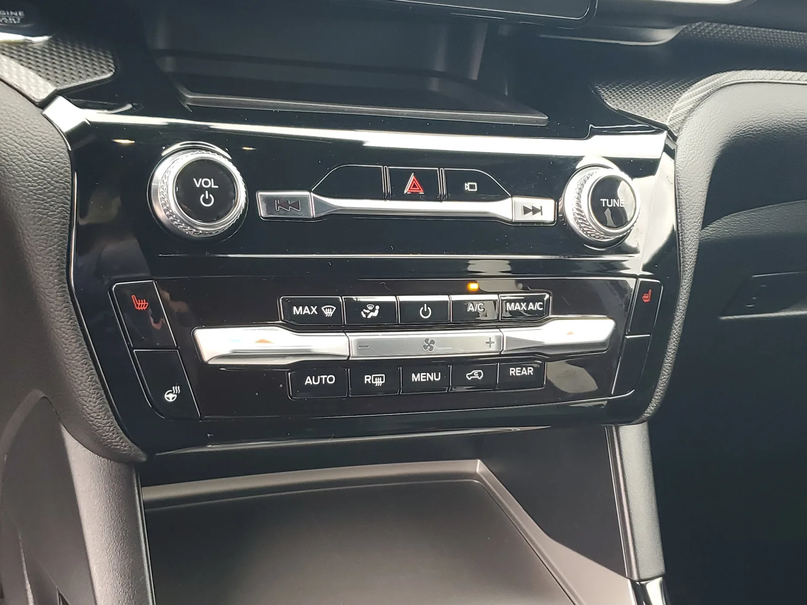 2023 Ford Explorer ST-Line photo 26