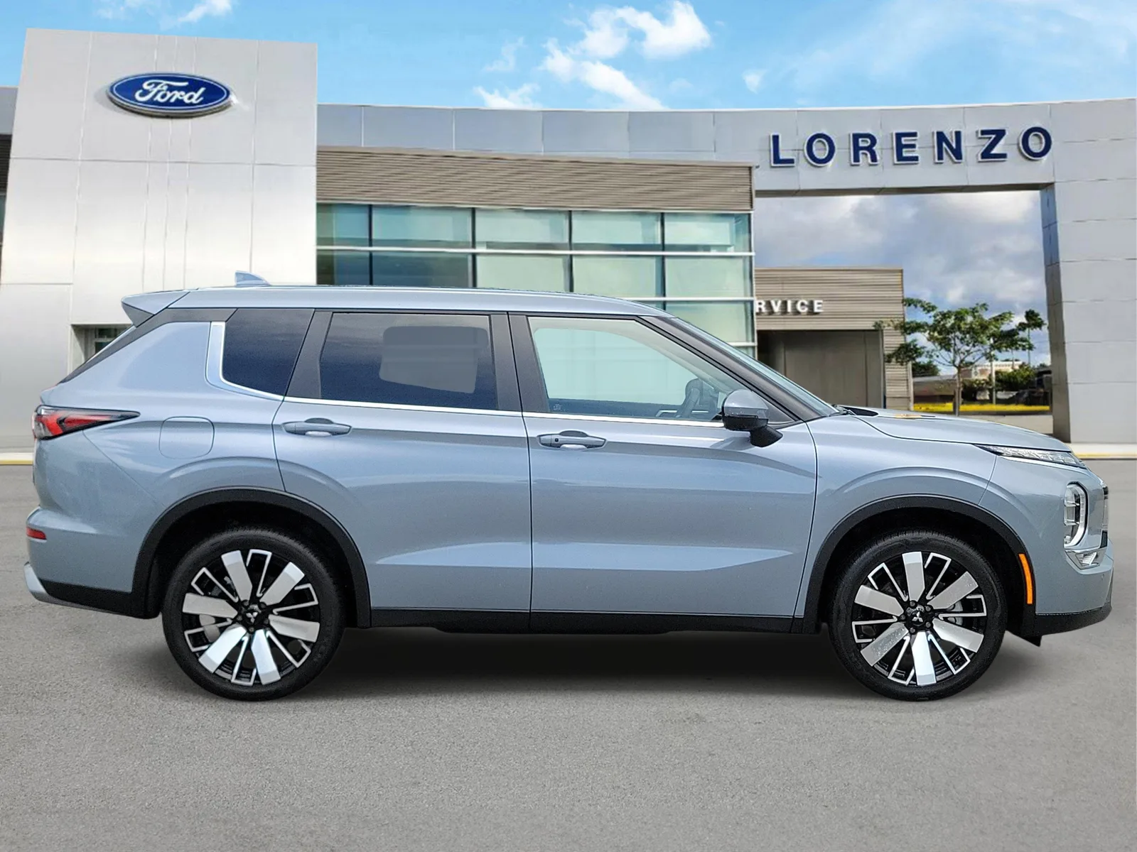 2025 Mitsubishi Outlander SE photo 4