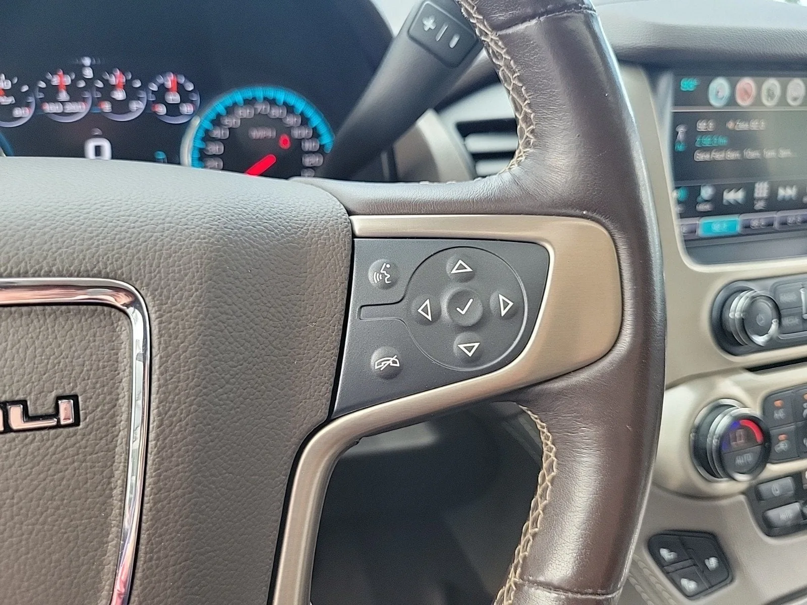 2019 GMC Yukon Denali photo 24