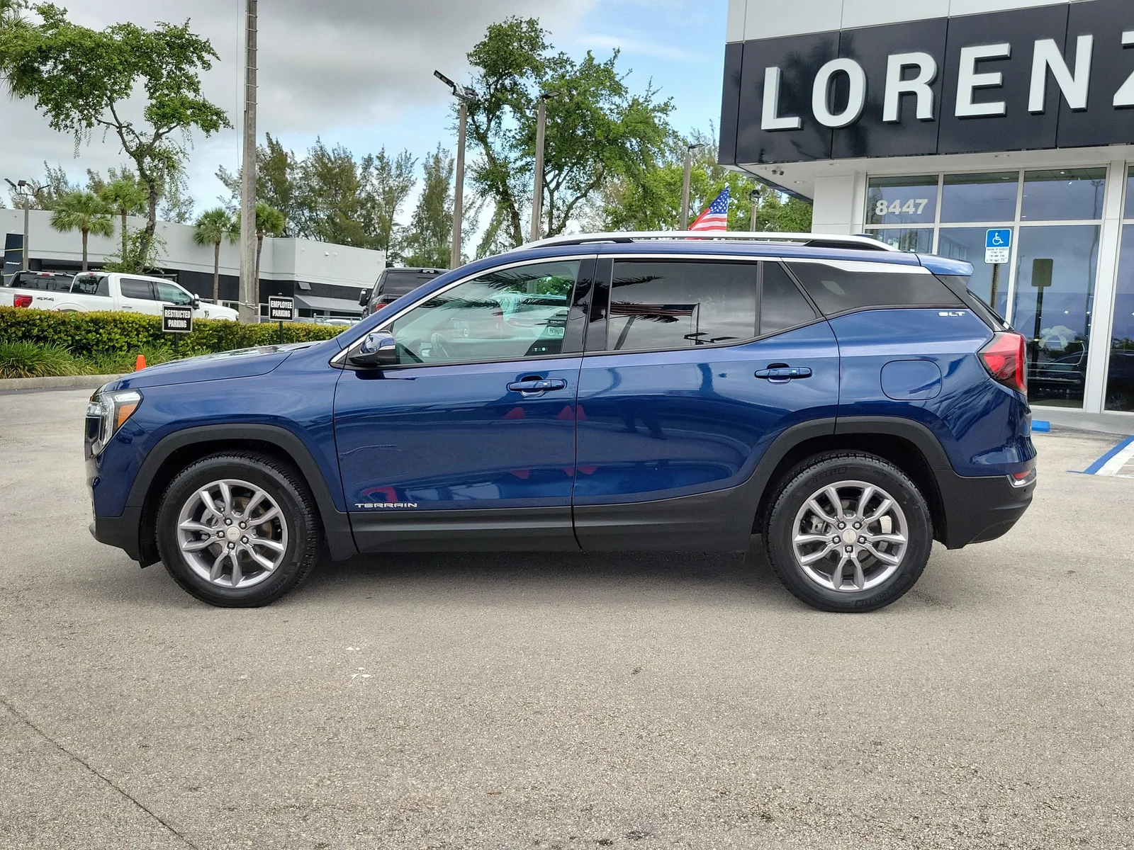 2022 GMC Terrain SLT photo 8
