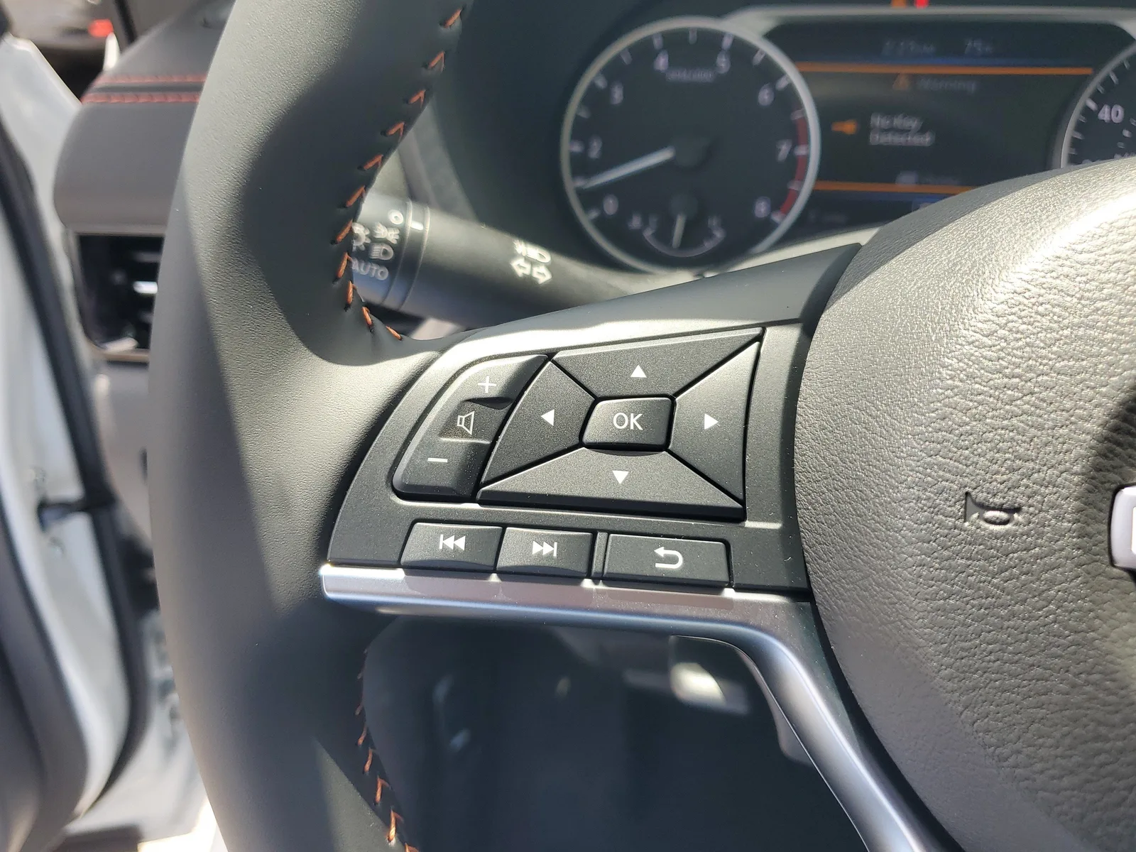 2025 Nissan Sentra SR photo 17