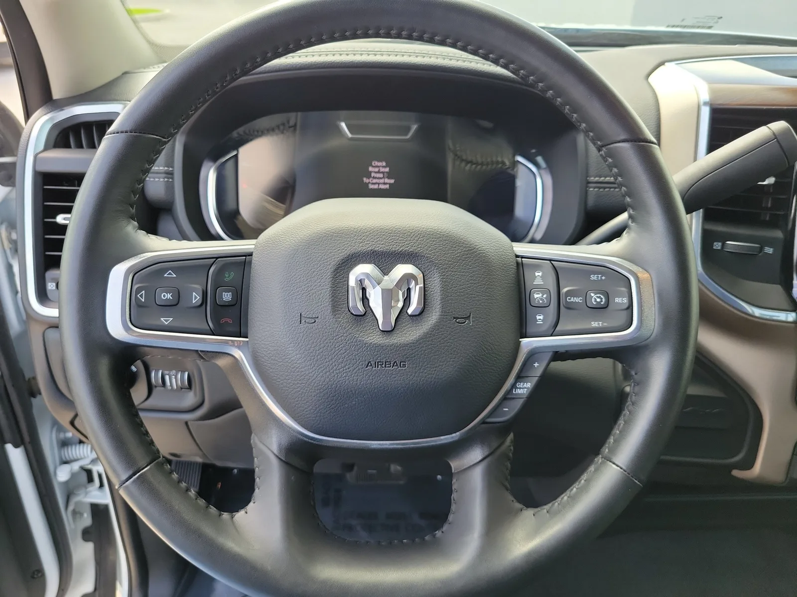 2024 RAM 2500 Laramie 4WD Diesel photo 19