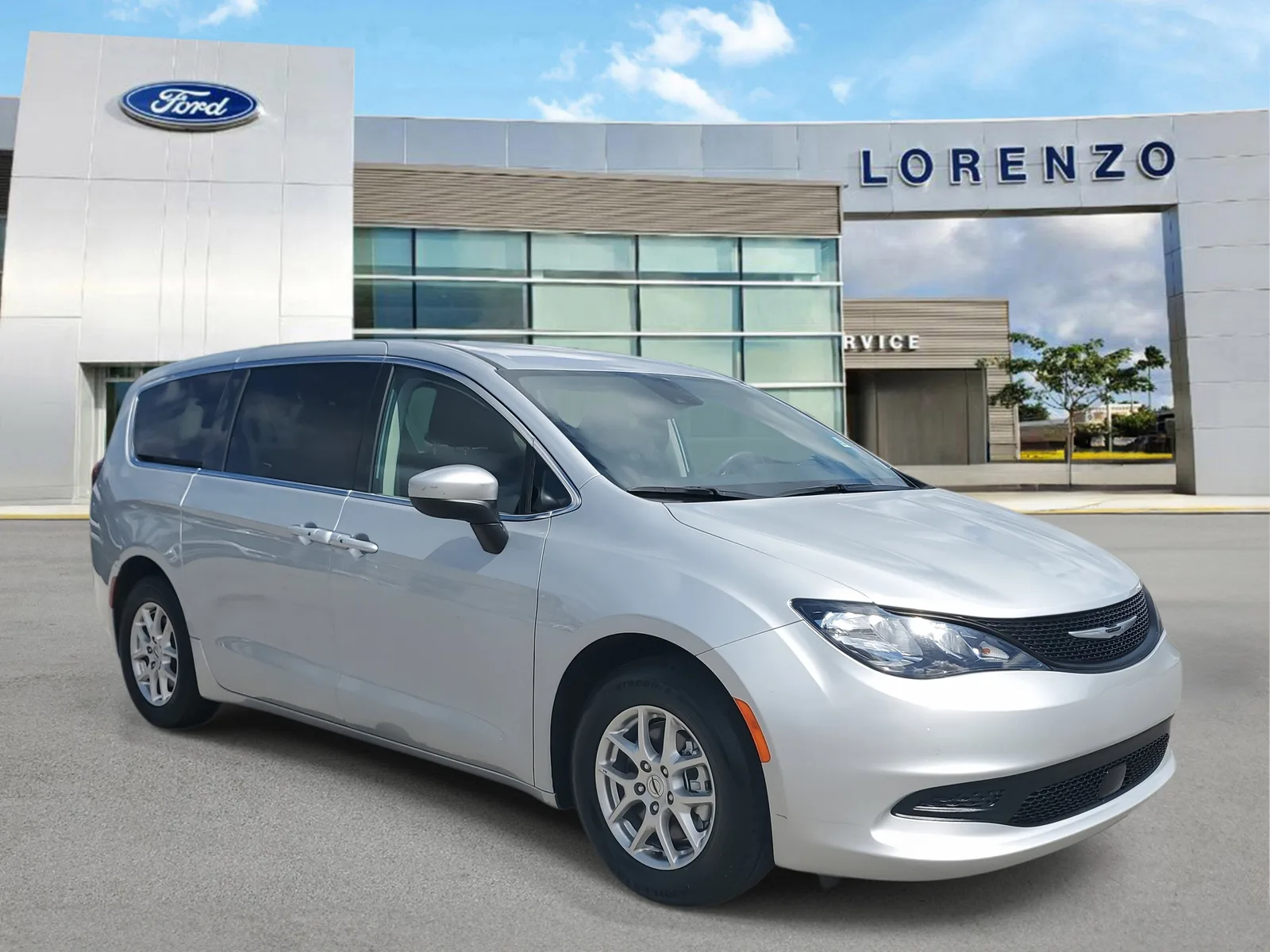 2023 Chrysler Voyager LX photo 3