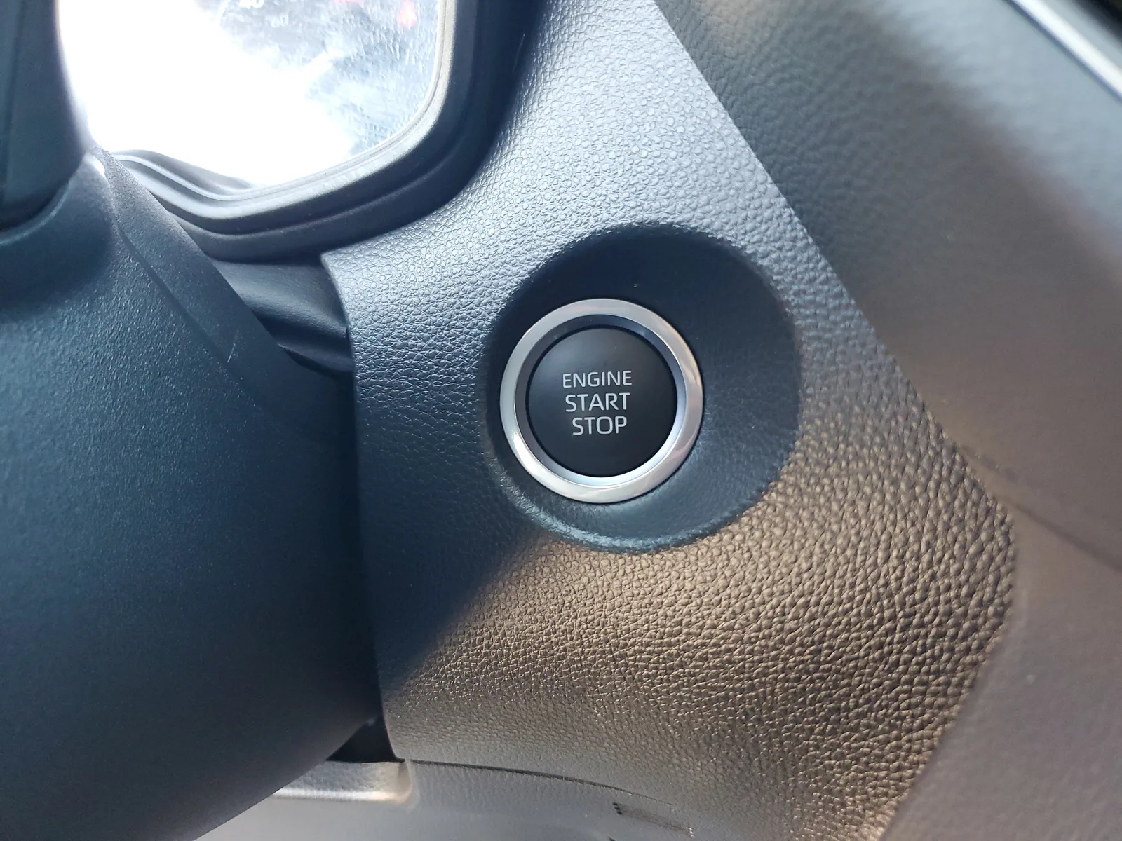 2023 Toyota Corolla Cross LE photo 22