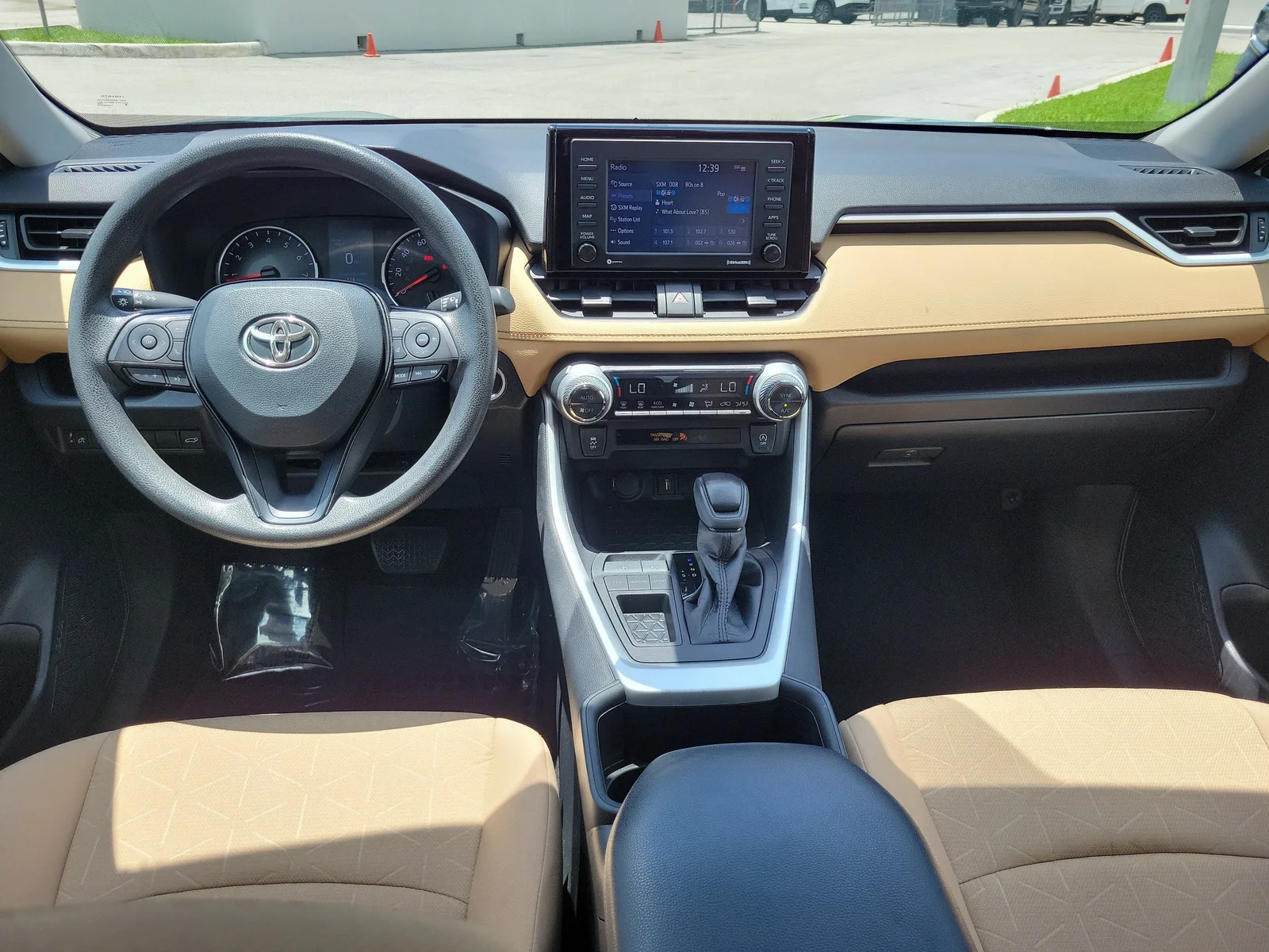 2022 Toyota RAV4 XLE photo 13