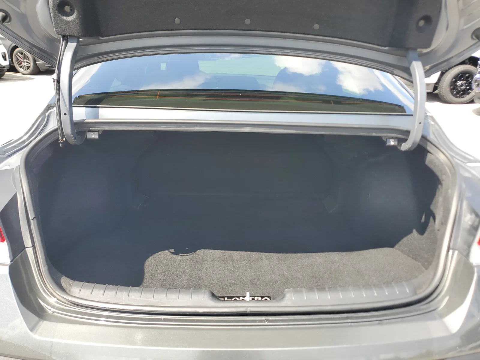 2024 Hyundai Elantra SE photo 28