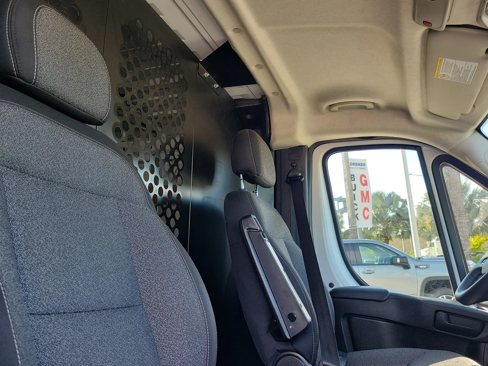 2025 RAM ProMaster Cargo Van Tradesman photo 16