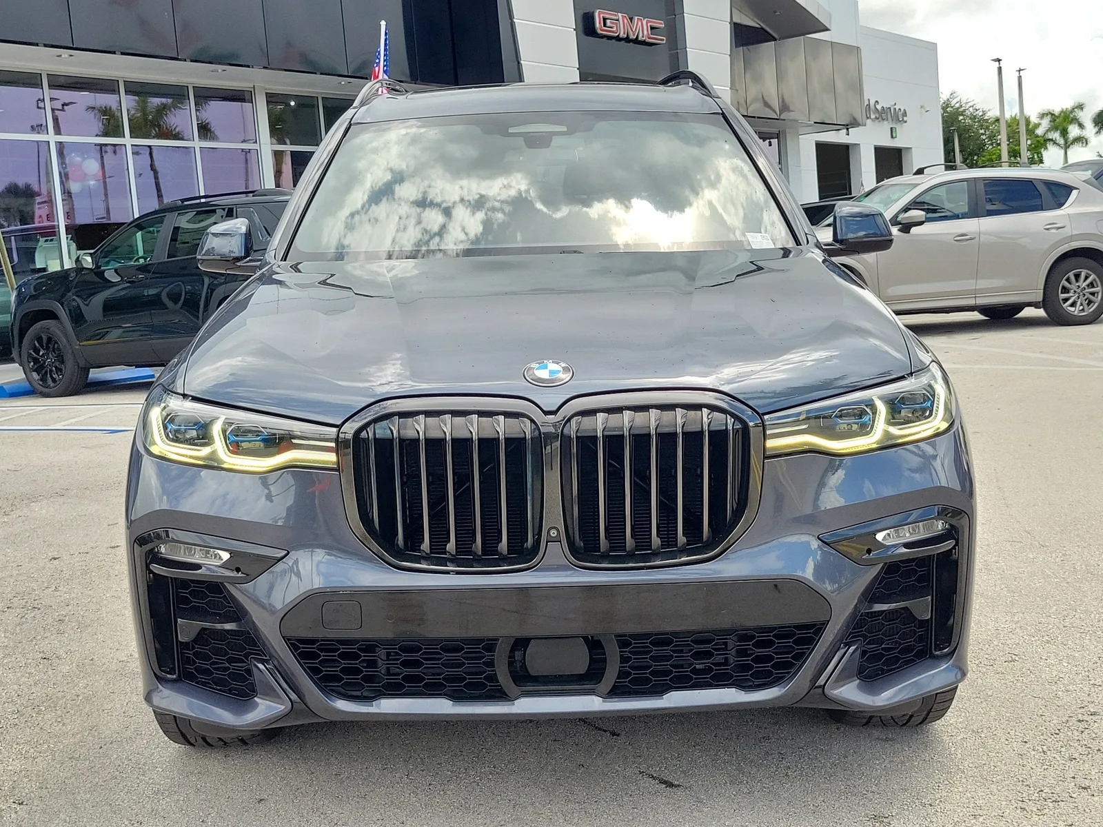2022 BMW X7 M50i photo 2