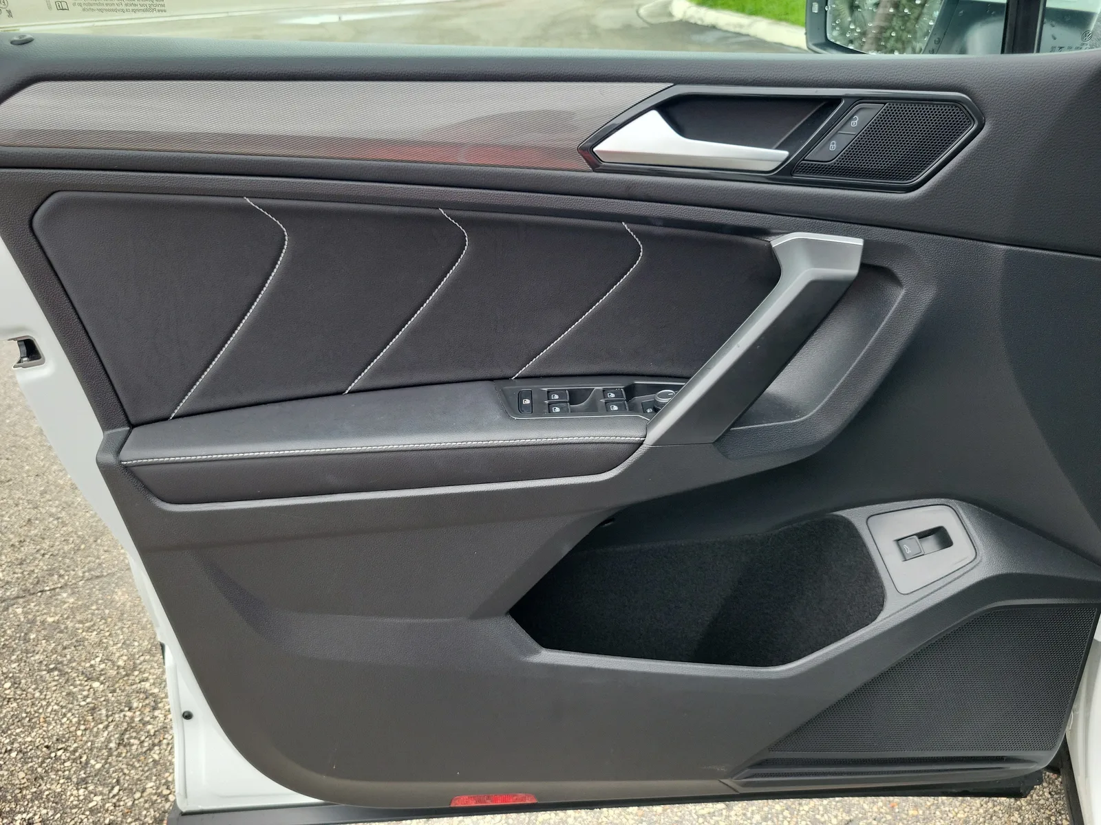 2024 Volkswagen Tiguan SE photo 24