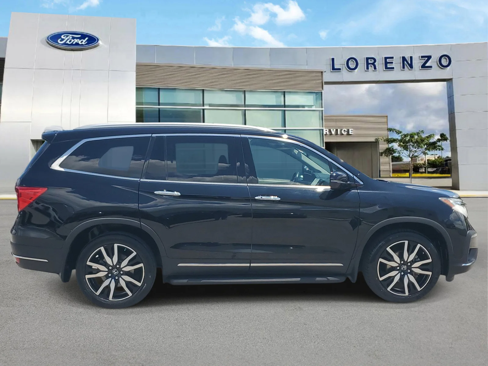 2022 Honda Pilot Touring 7-Passenger photo 4