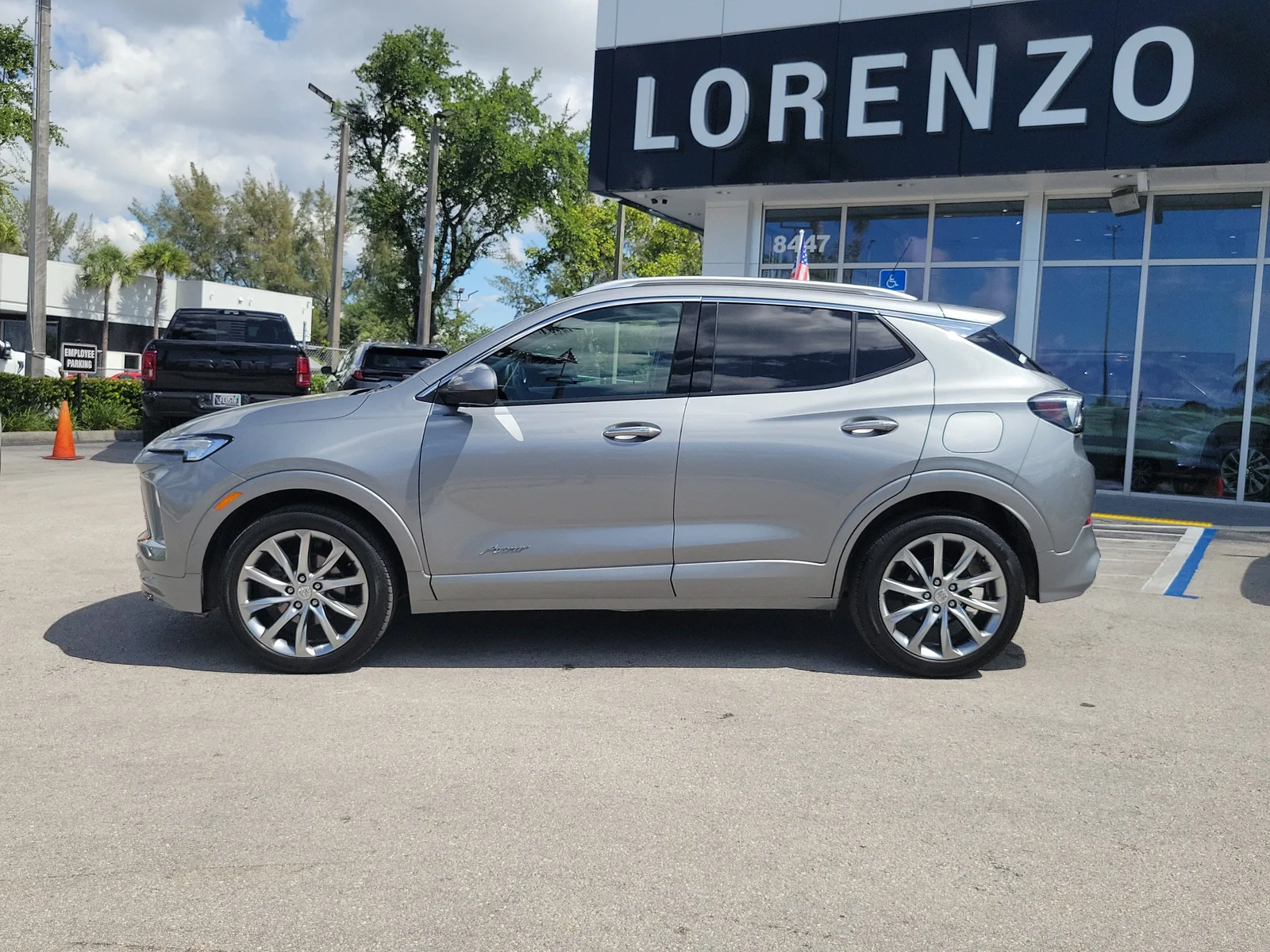 2024 Buick Encore GX Avenir photo 8