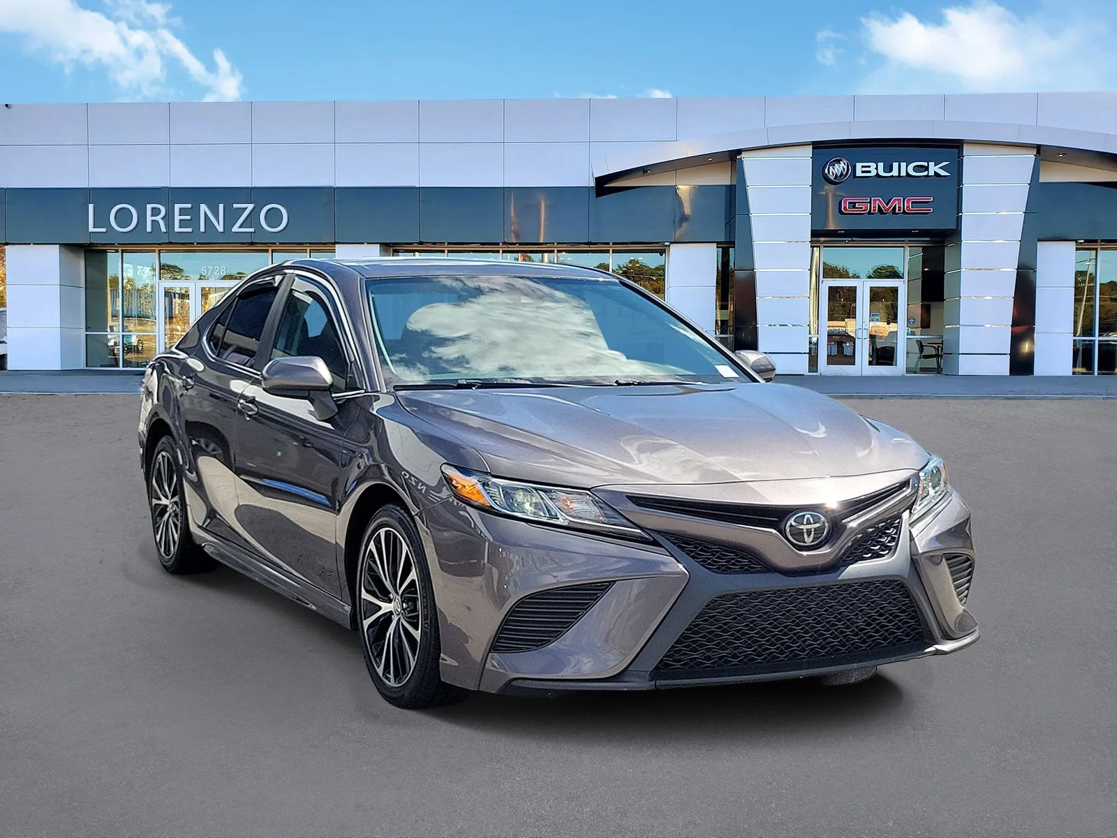 2020 Toyota Camry SE photo 3