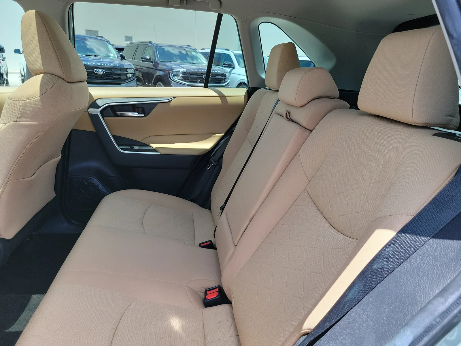2022 Toyota RAV4 XLE photo 18