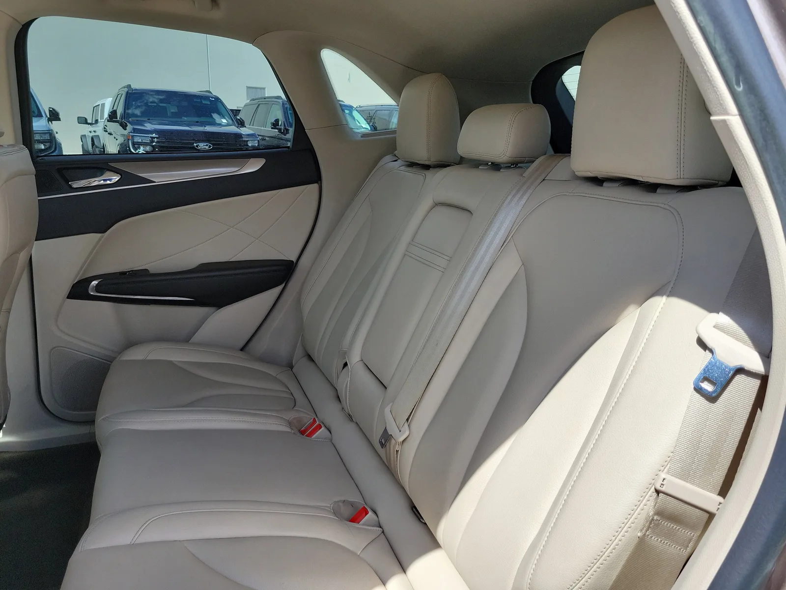 2019 Lincoln MKC Standard photo 13