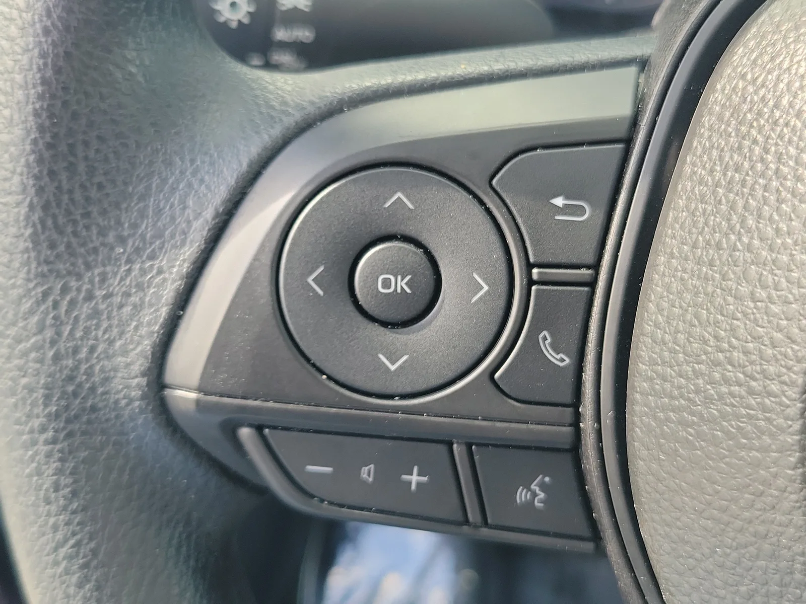 2025 Toyota Corolla LE photo 19