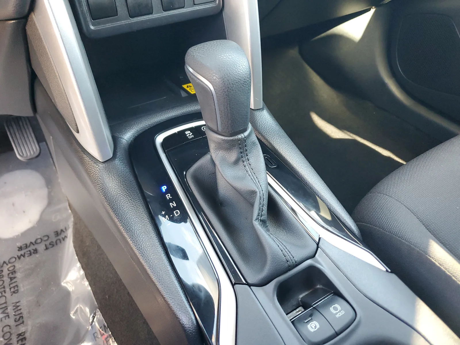 2023 Toyota Corolla Cross LE photo 24