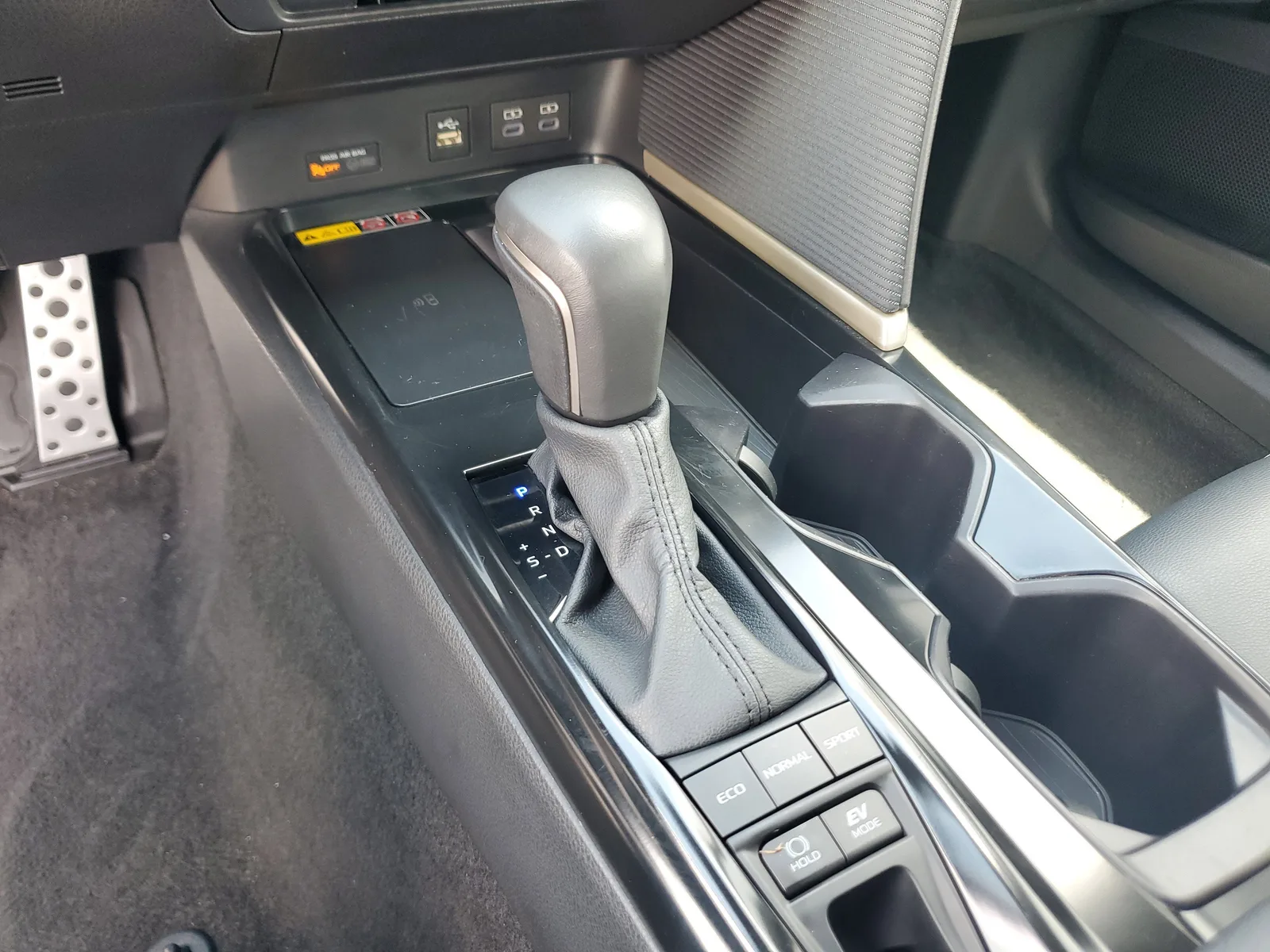 2025 Toyota Camry SE photo 22