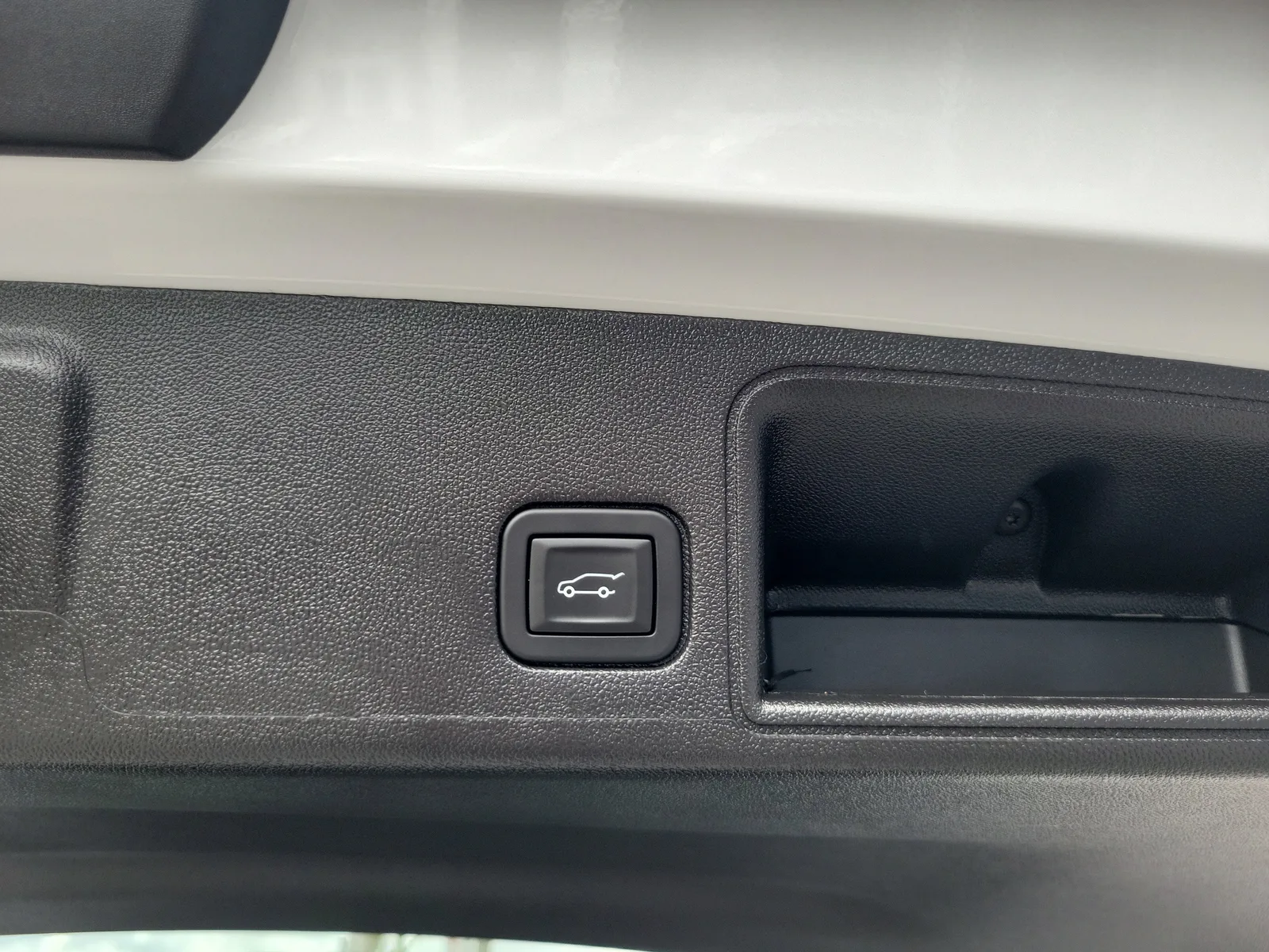 2024 GMC Terrain SLE photo 18