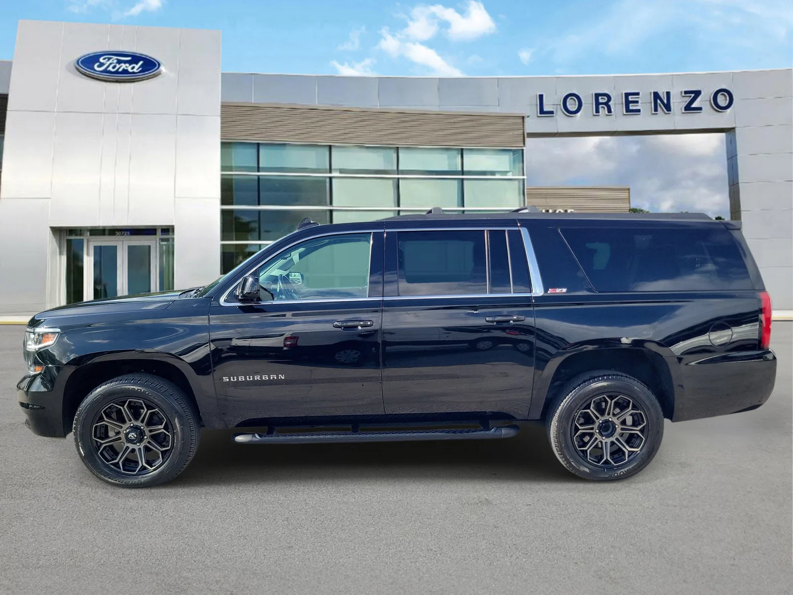 2020 Chevrolet Suburban LT photo 8