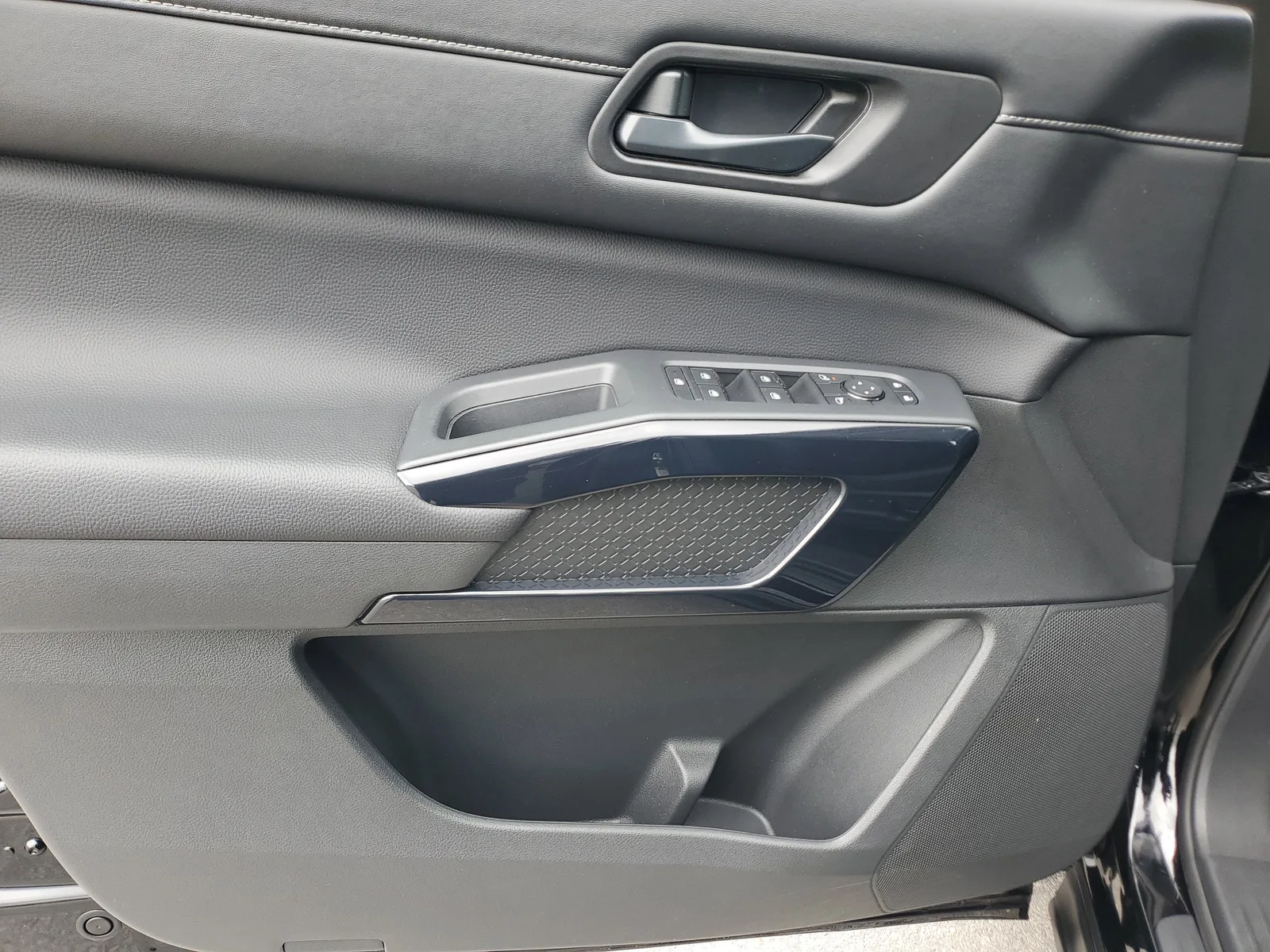 2025 Nissan Pathfinder SV photo 27