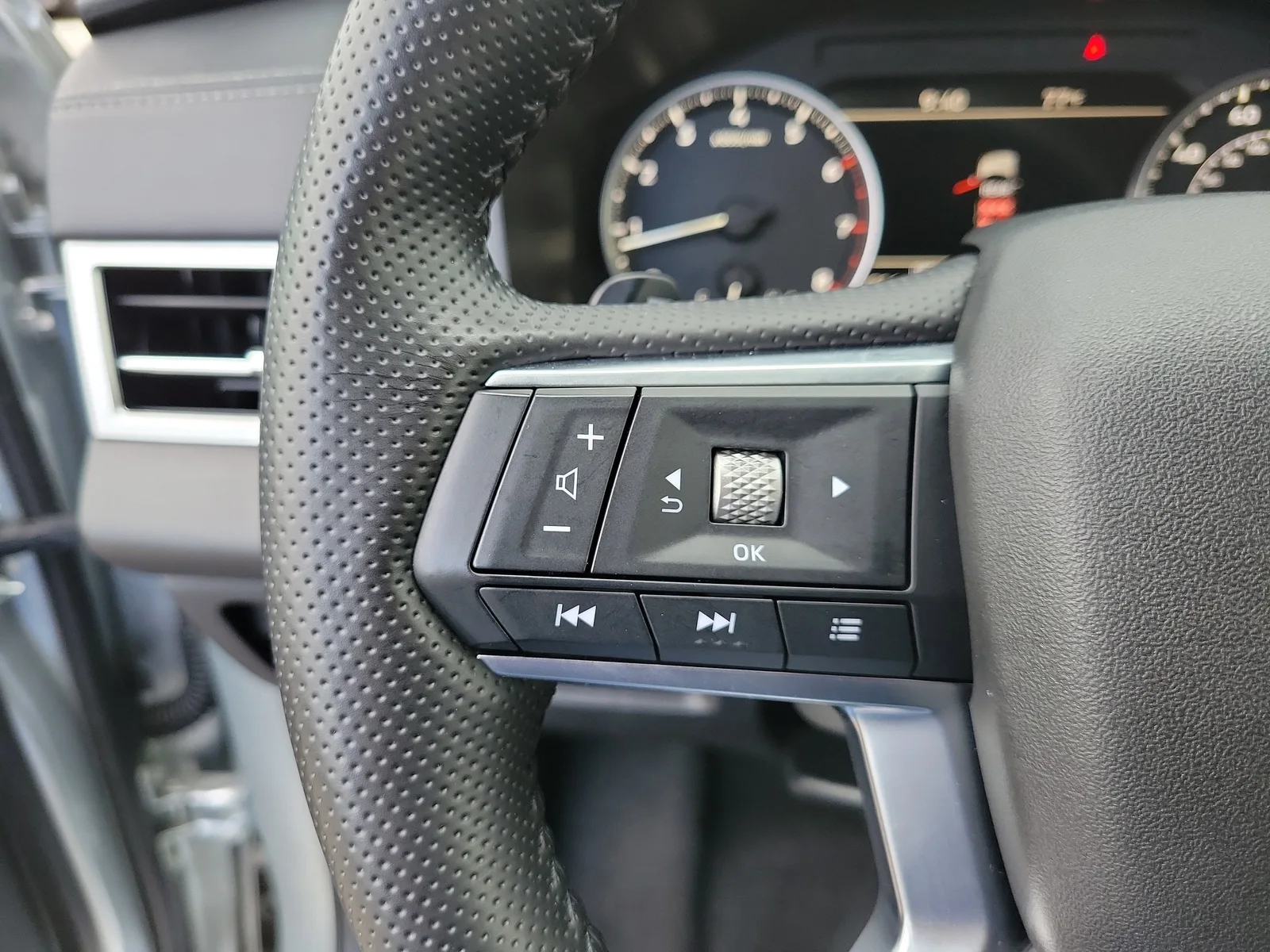 2025 Mitsubishi Outlander SE photo 22