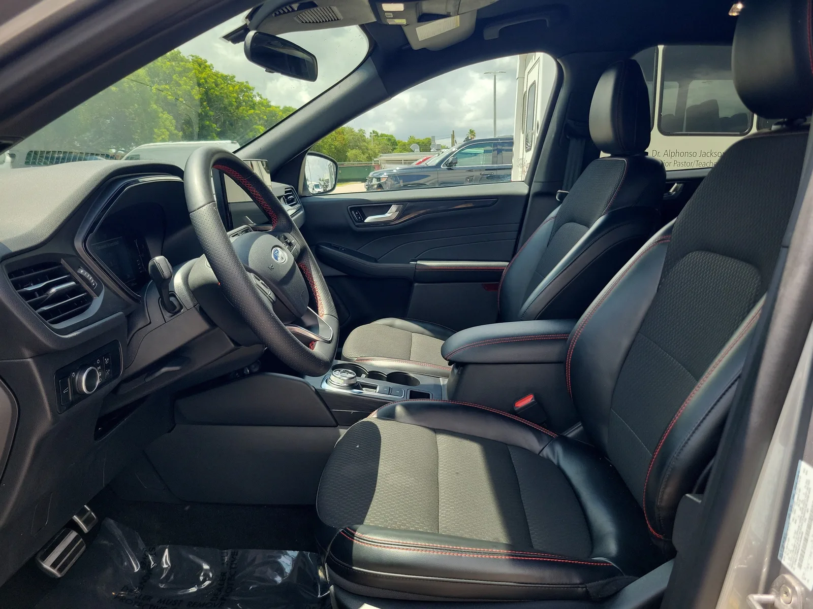 2024 Ford Escape ST-Line photo 12