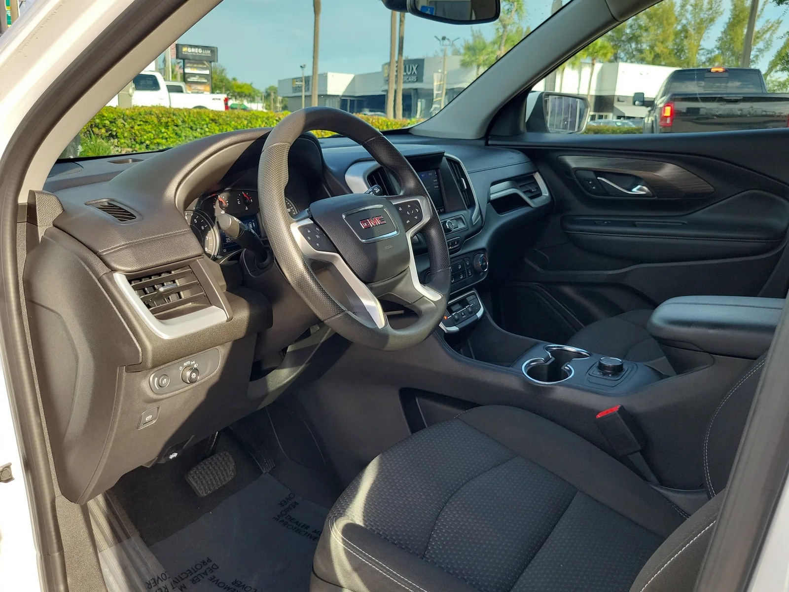 2024 GMC Terrain SLE photo 17