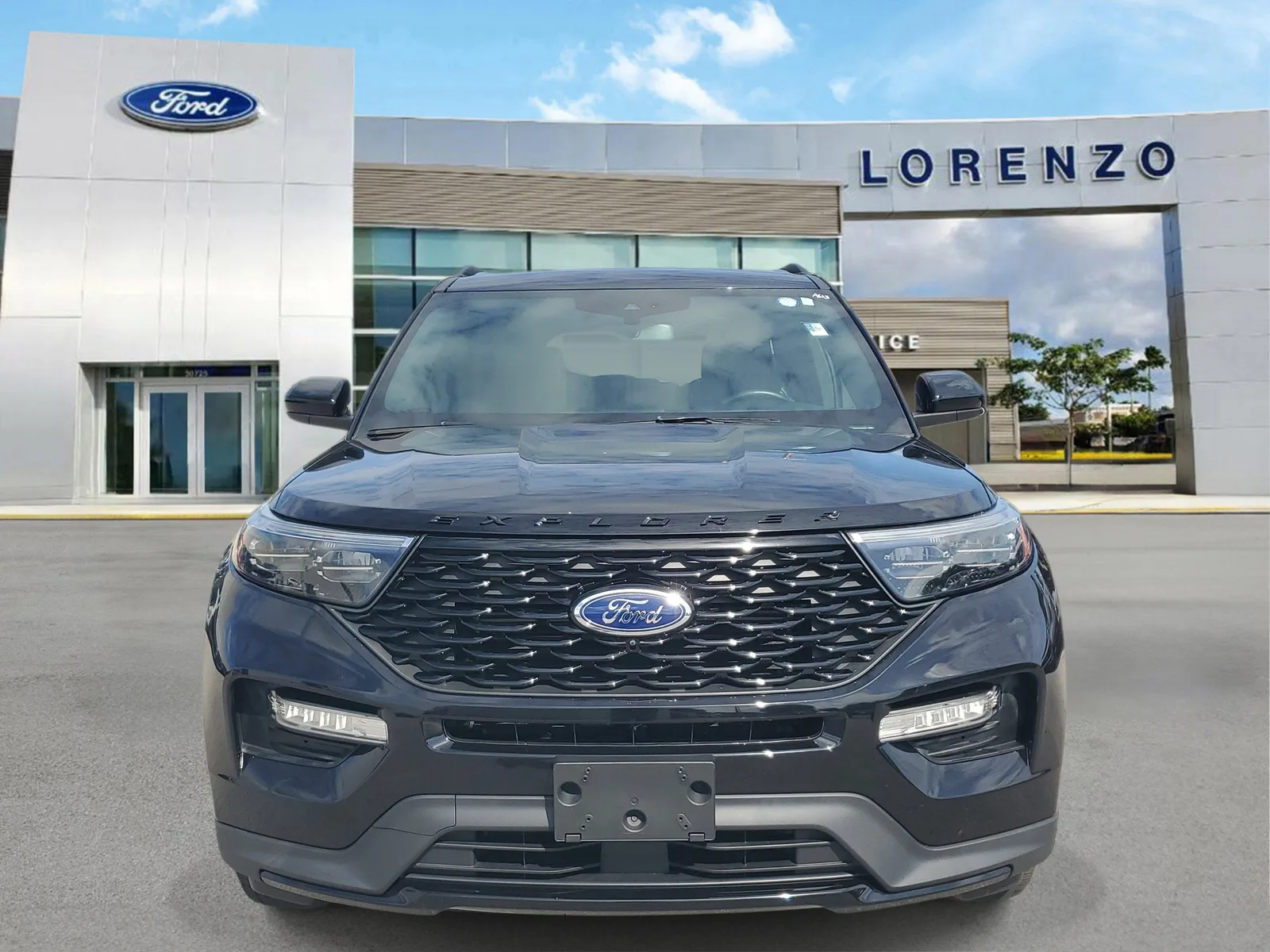 2023 Ford Explorer ST-Line photo 2