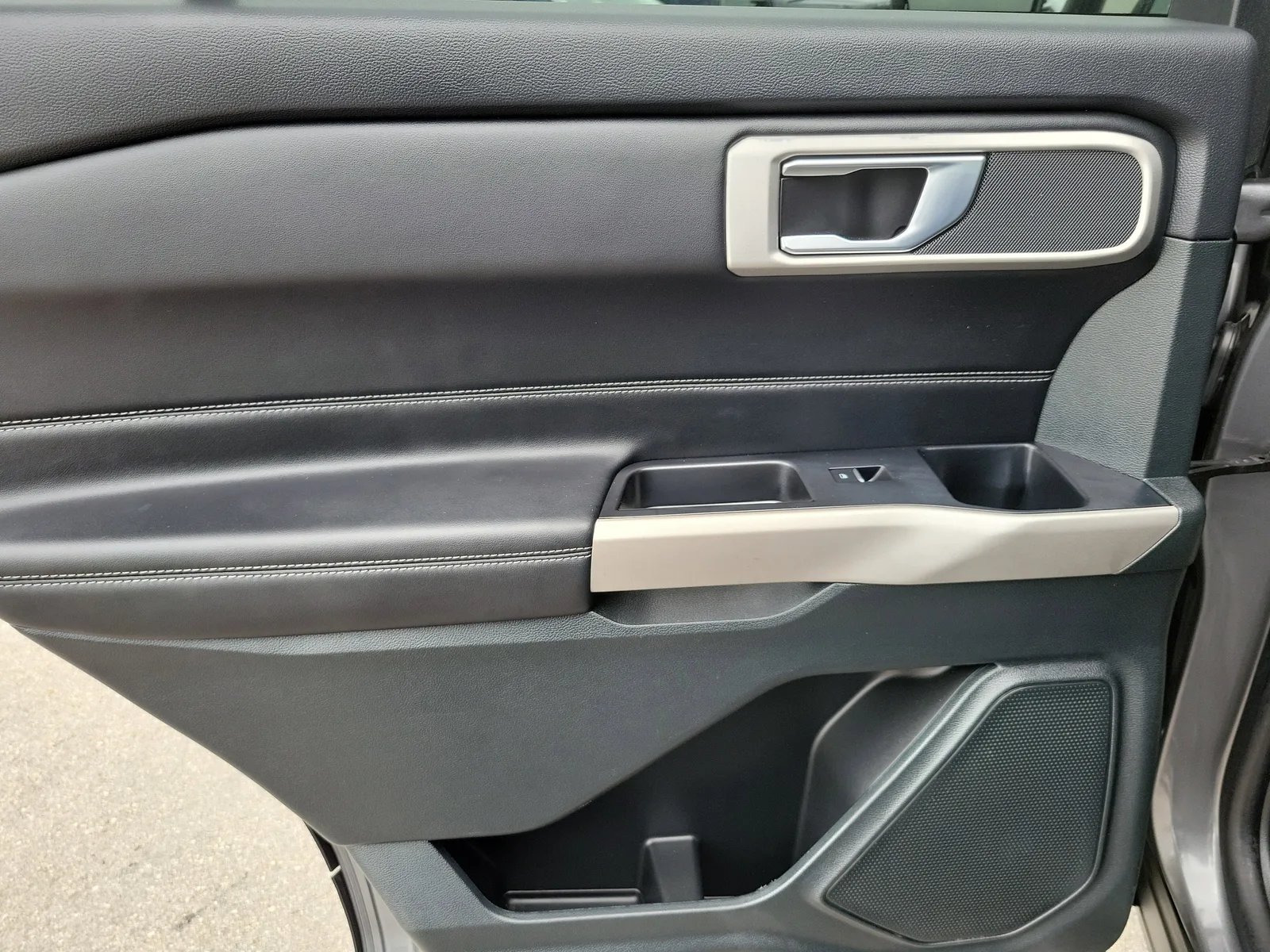 2024 Ford Explorer XLT photo 29