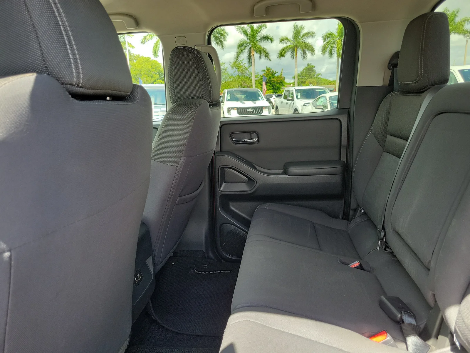 2023 Nissan Frontier SV 4WD photo 14